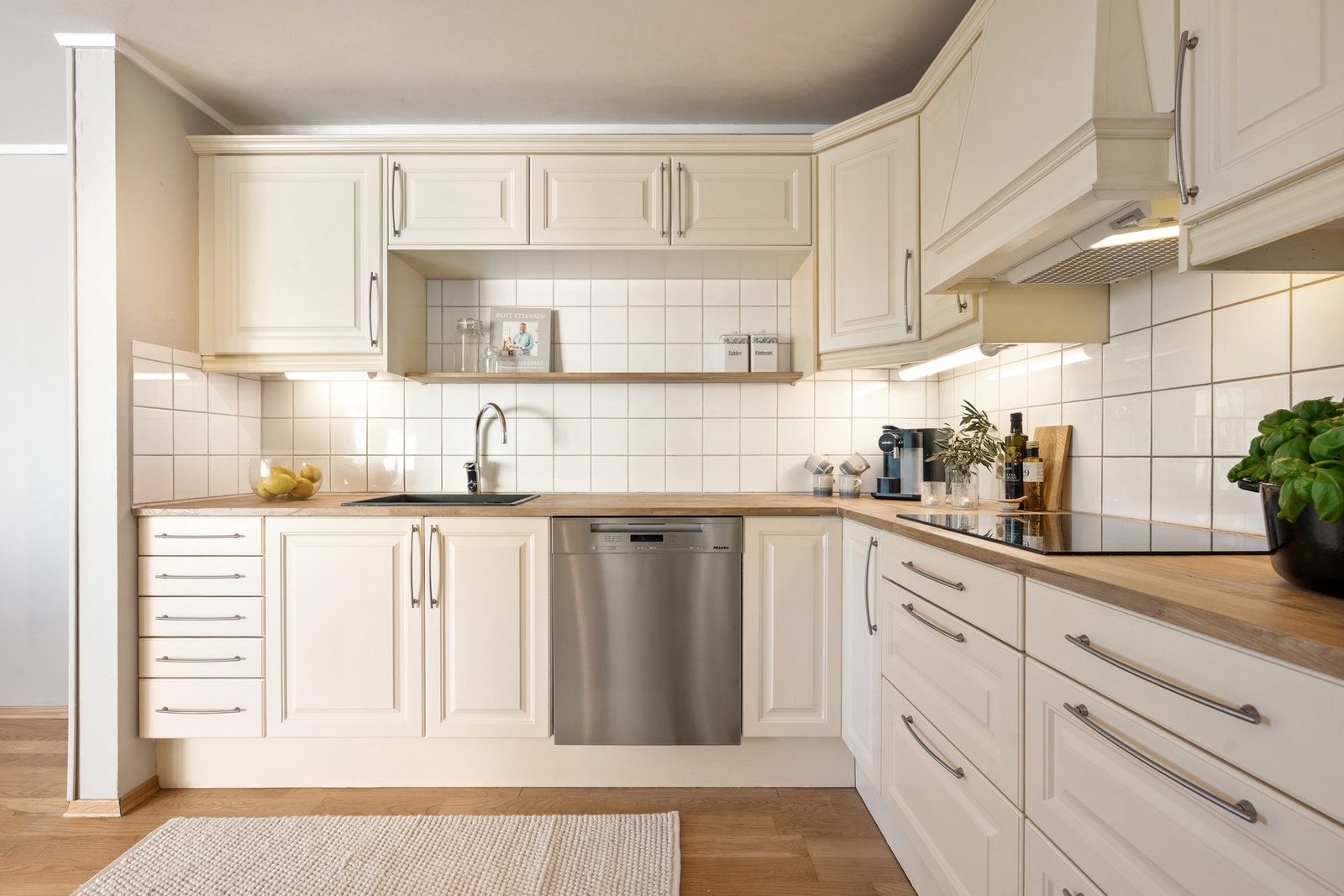 Induksjonstopp, oppvaskmaskin og stekeovn fra Miele Galleribilde