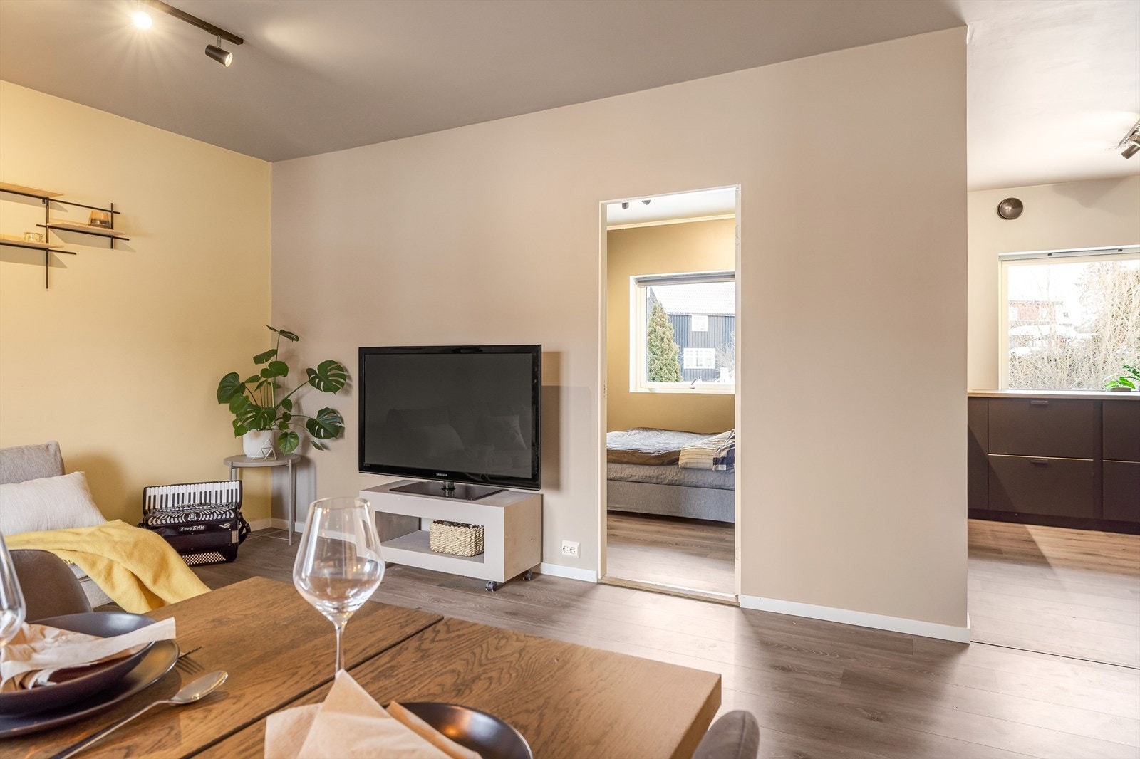 Leiligheten har en praktisk planløsning med enkel adkomst til alle rom. Galleribilde