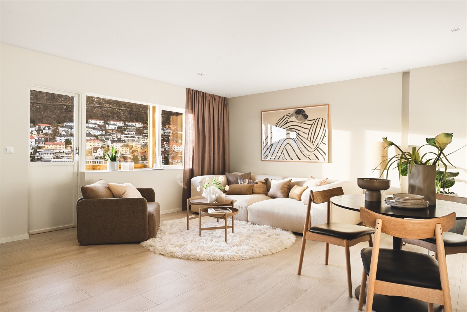 Velkommen til Svaneviksveien 68B - Presentert av Liam Hellesund v/DNB Eiendom - Foto: Alexander Vie Galleribilde