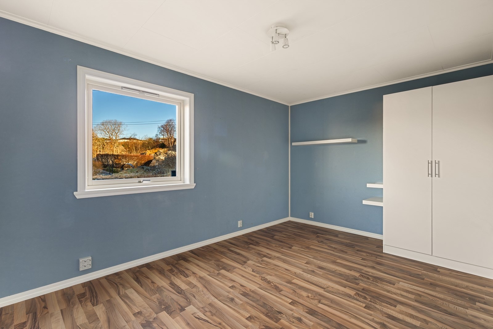 I ca. 2005 ble boligen påbygget med 3 ekstra soverom og gang. Galleribilde