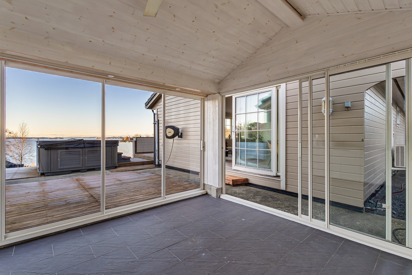 Merk at vinterhage og utvidelse av terrasse ikke er søkt om til kommunen. Galleribilde