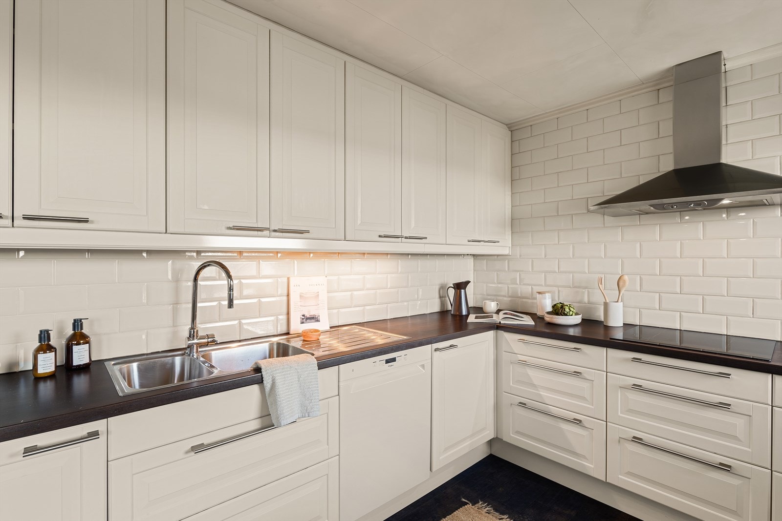 De fleste hvitevarene på kjøkkenet er integrert. Galleribilde