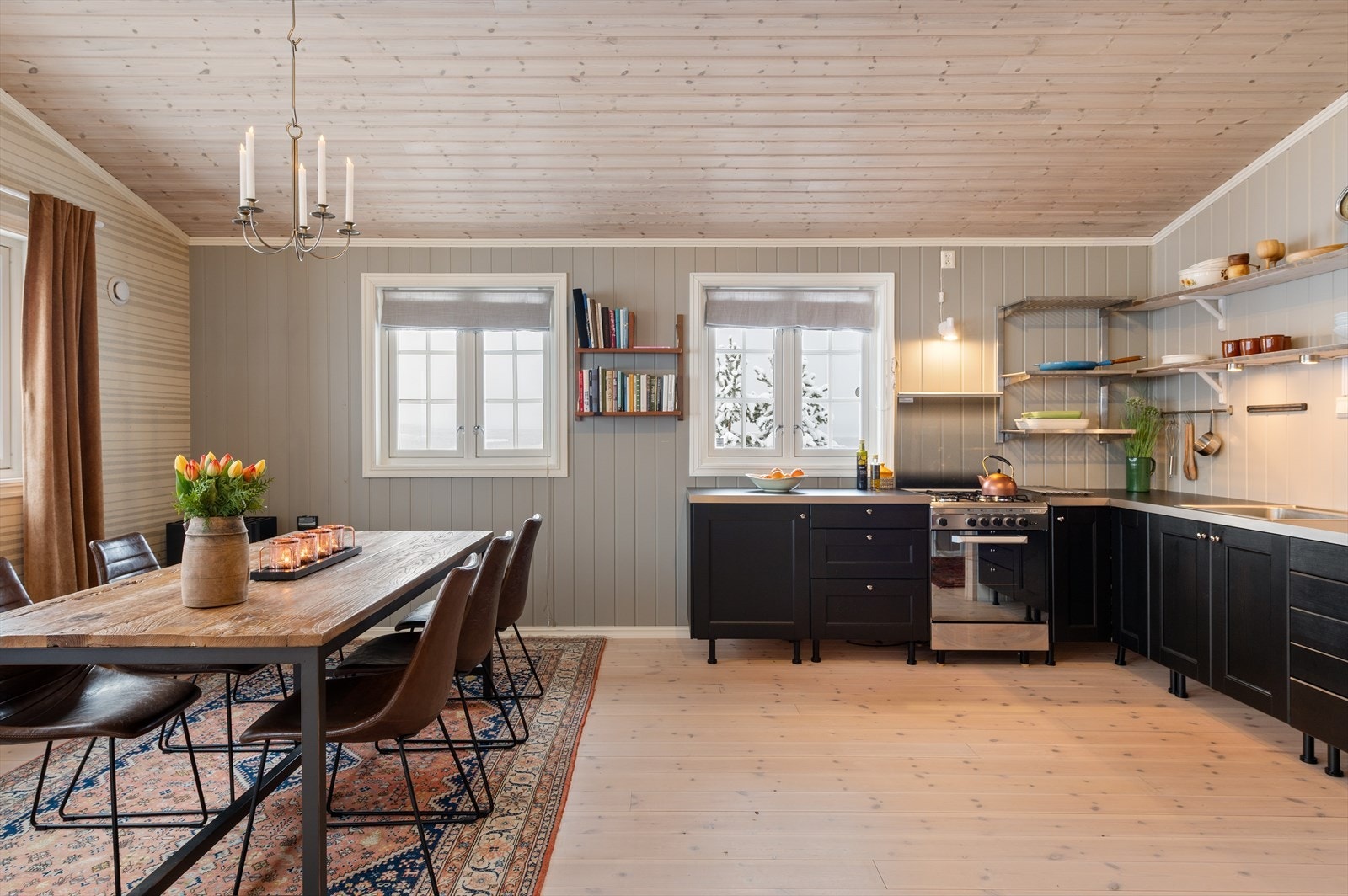 God plass til spisebord. Galleribilde