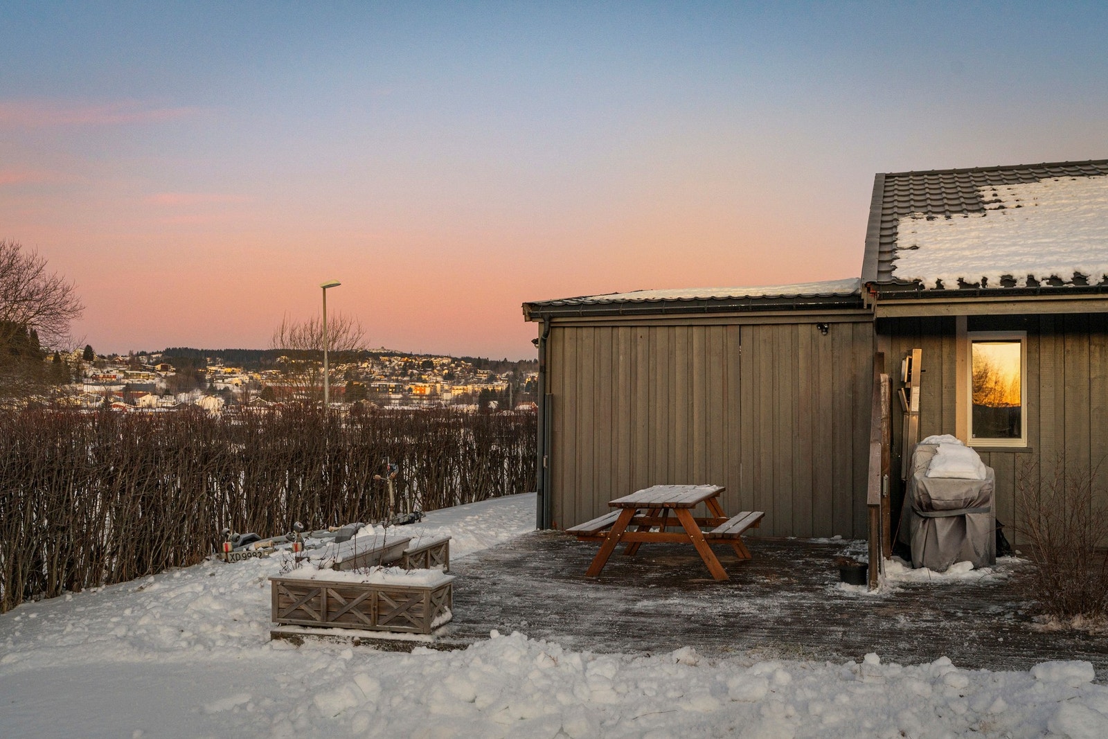 Svært solrik beliggenhet med sol fra morgen til kveld. Galleribilde