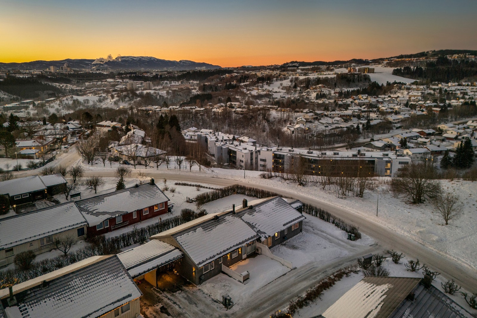 Rolig område med kort kjøreavstand til både byen og bymarka. Galleribilde