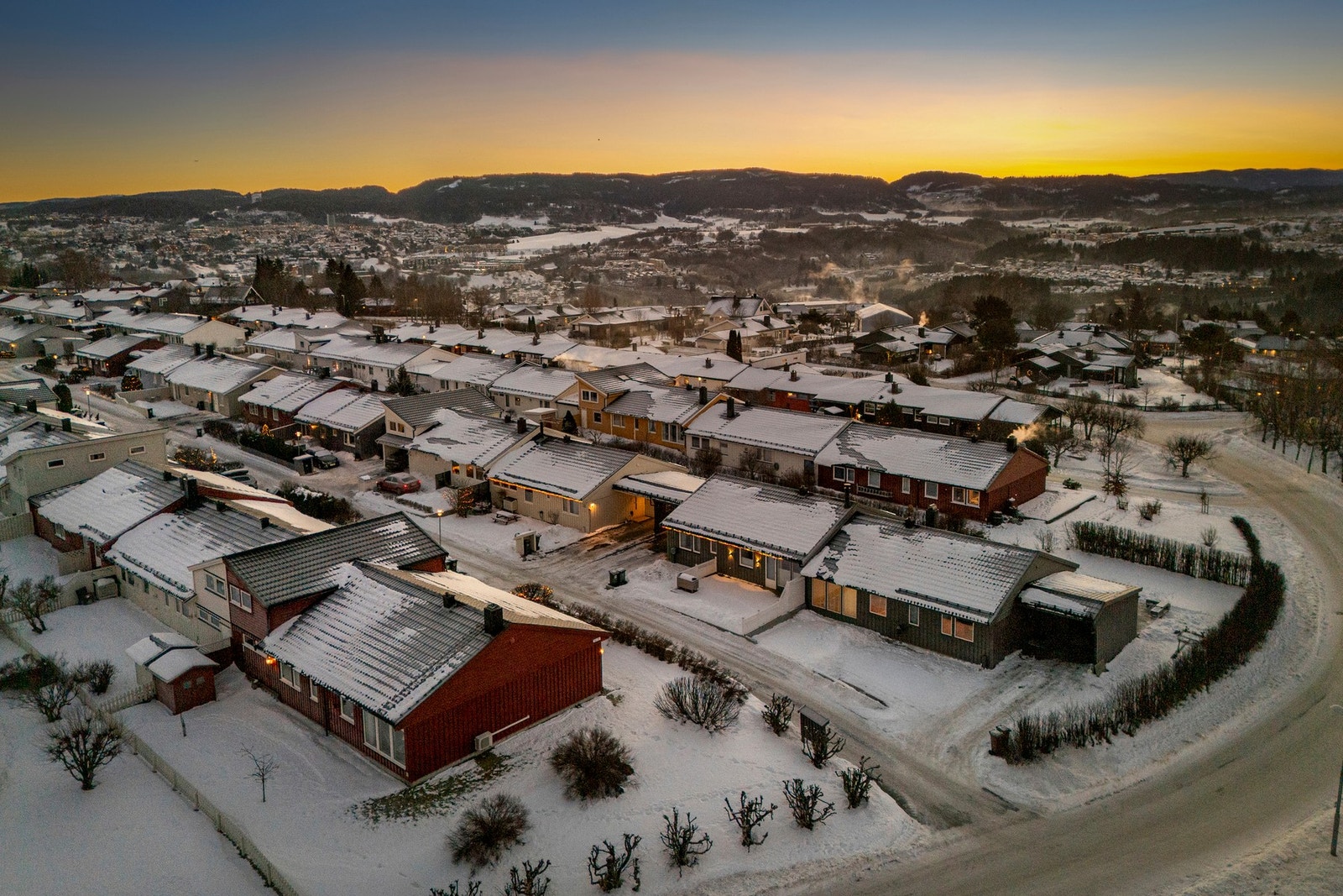 Flere naboer har bygd på boligene. Galleribilde