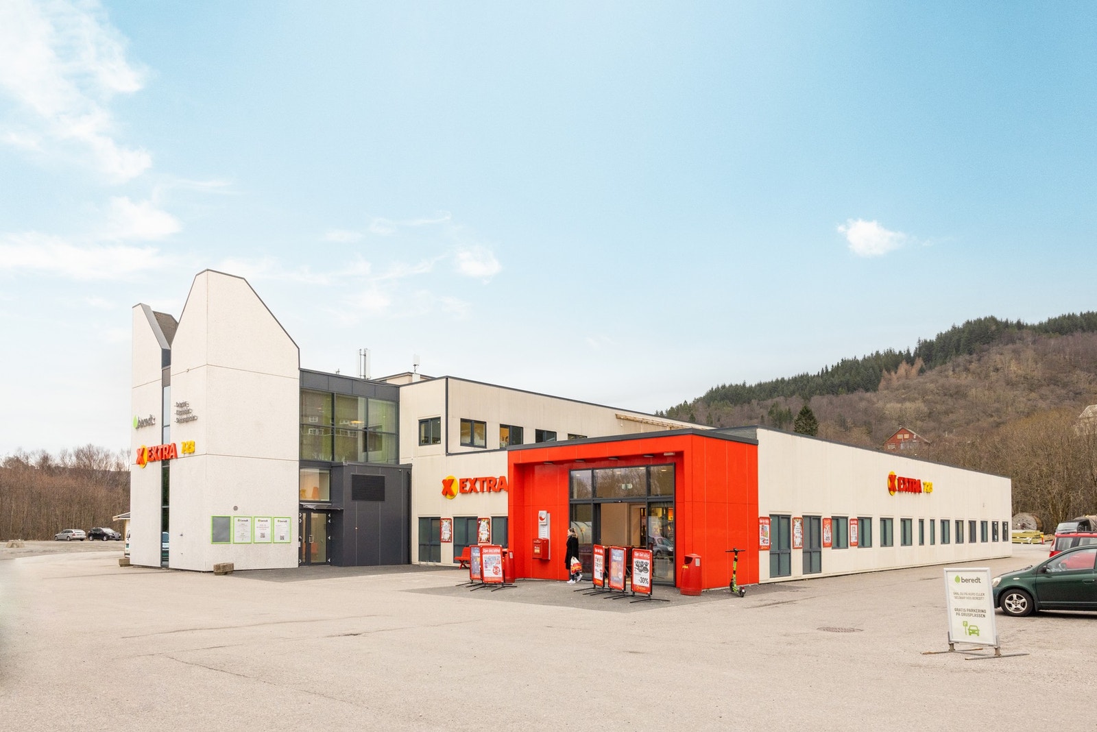 Det er kort avstand til flere dagligvarebutikker i området. Galleribilde