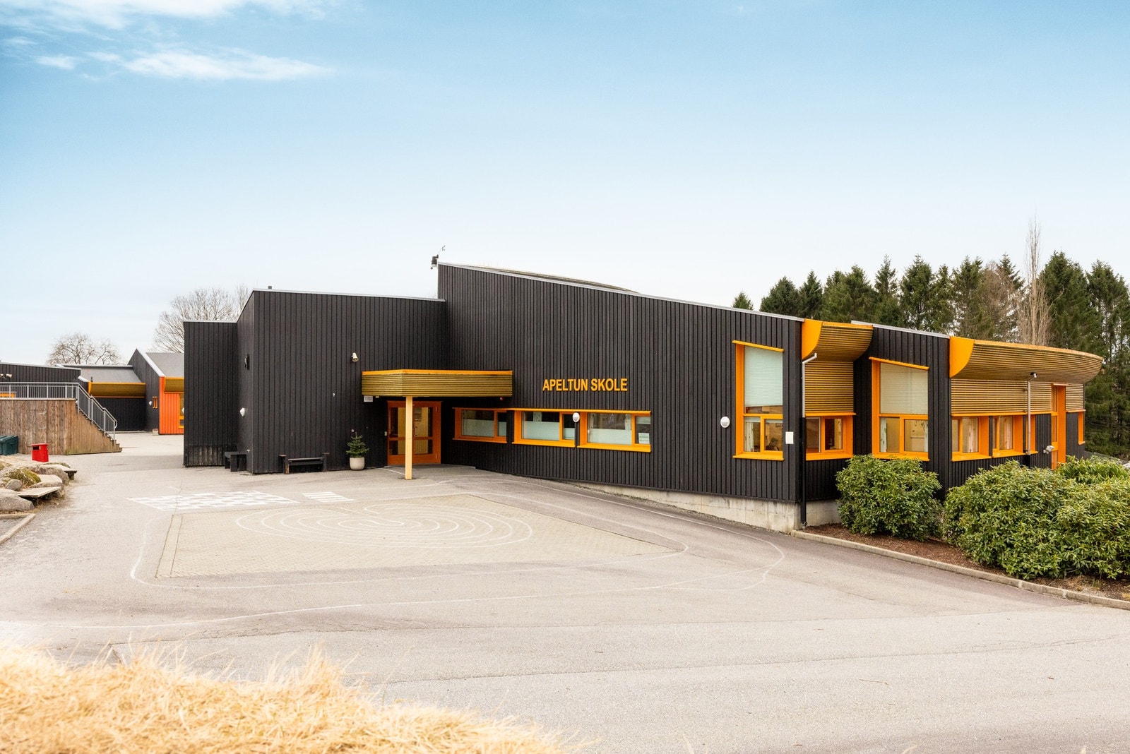 Gangavstand til både skole og barnehage. Galleribilde