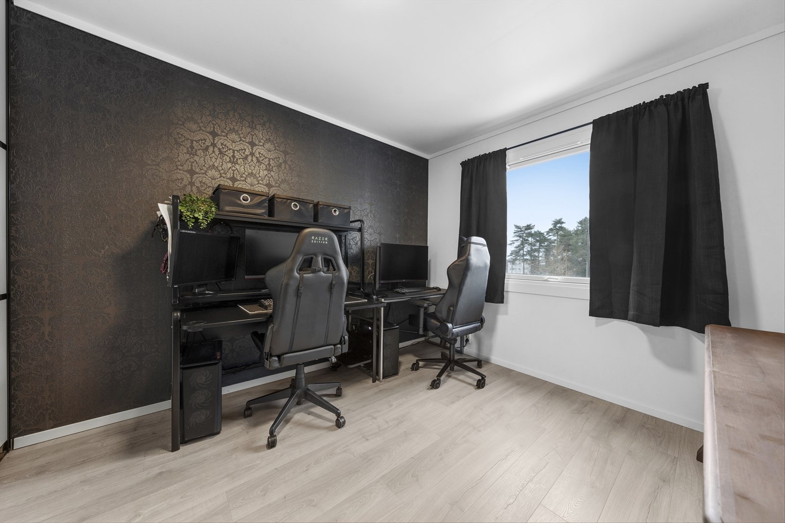 Soverom 2 benyttes i dag som kontor og garderobe. Galleribilde