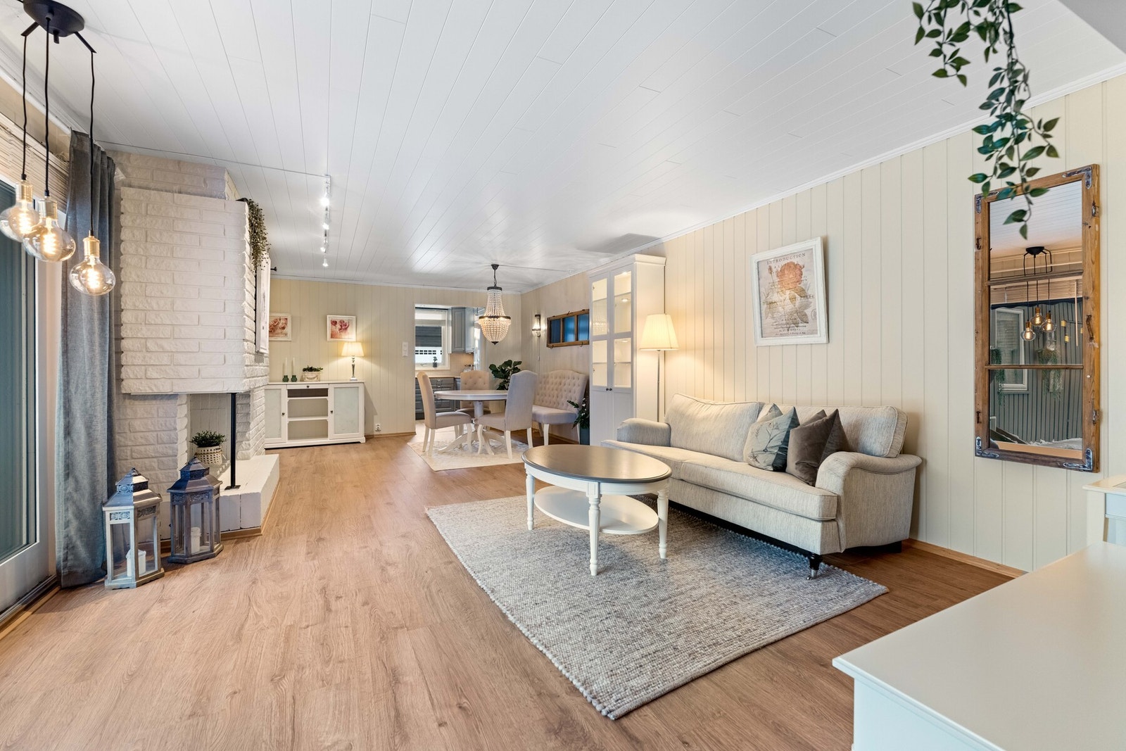 I oppholdsrommene er det lagt laminat på gulv. Galleribilde