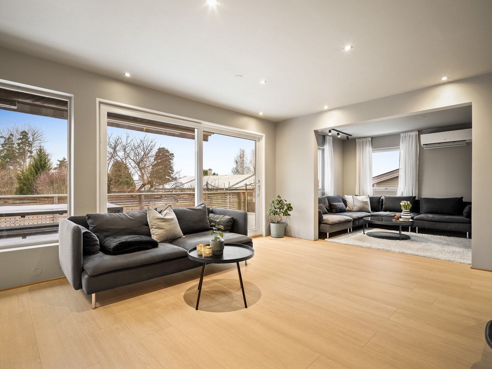 Planløsningen gir en naturlig inndeling i soner, med en egen TV-stue. Galleribilde