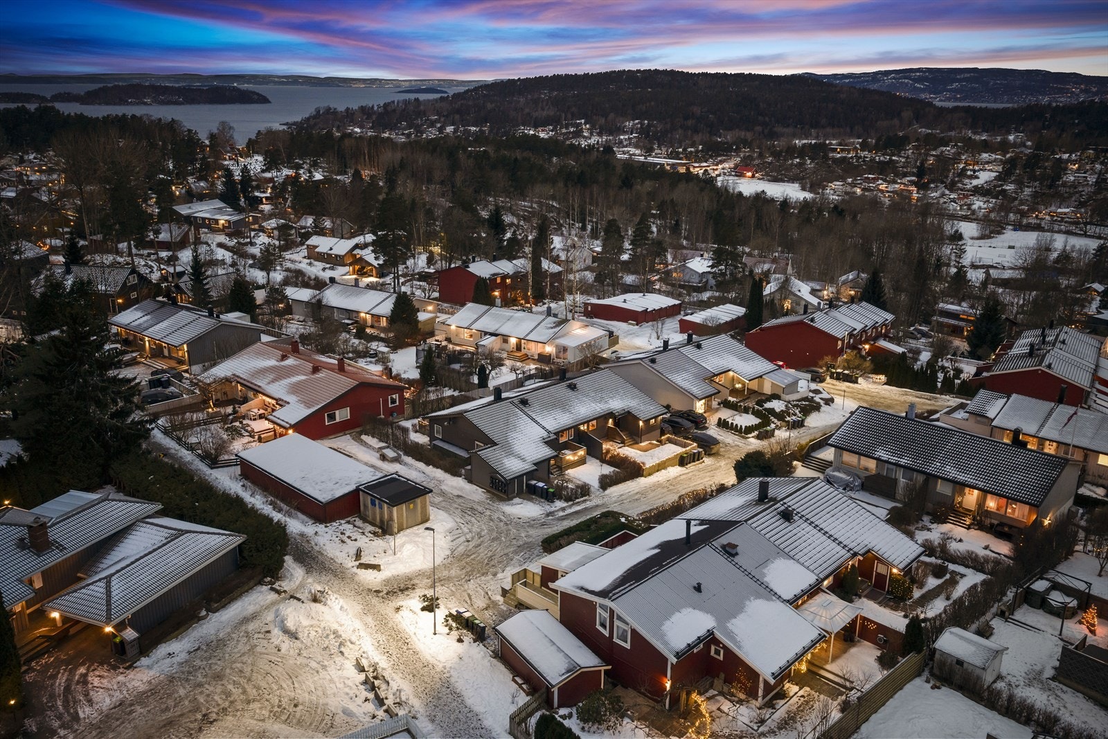 Området består hovedsakelig av eneboliger og småhusbebyggelse. Galleribilde