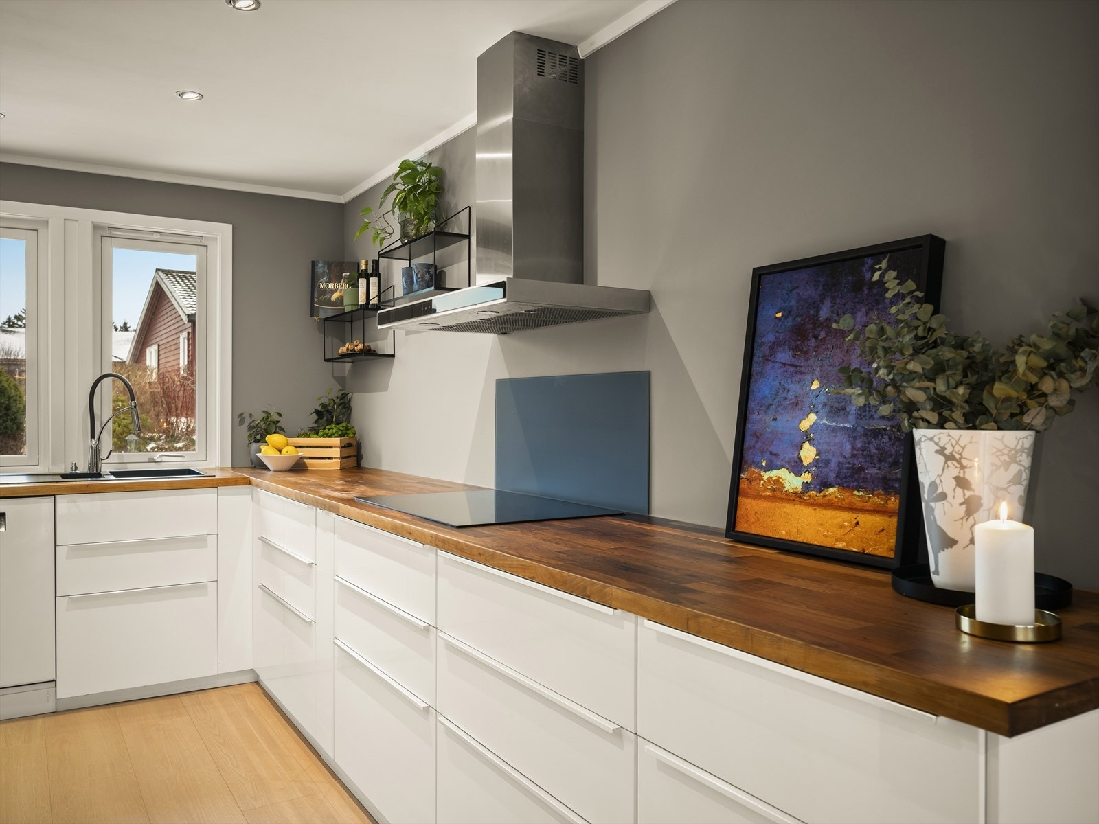 Benkeplate i heltre og induksjonstopp med ventilator i rustfritt stål. Galleribilde