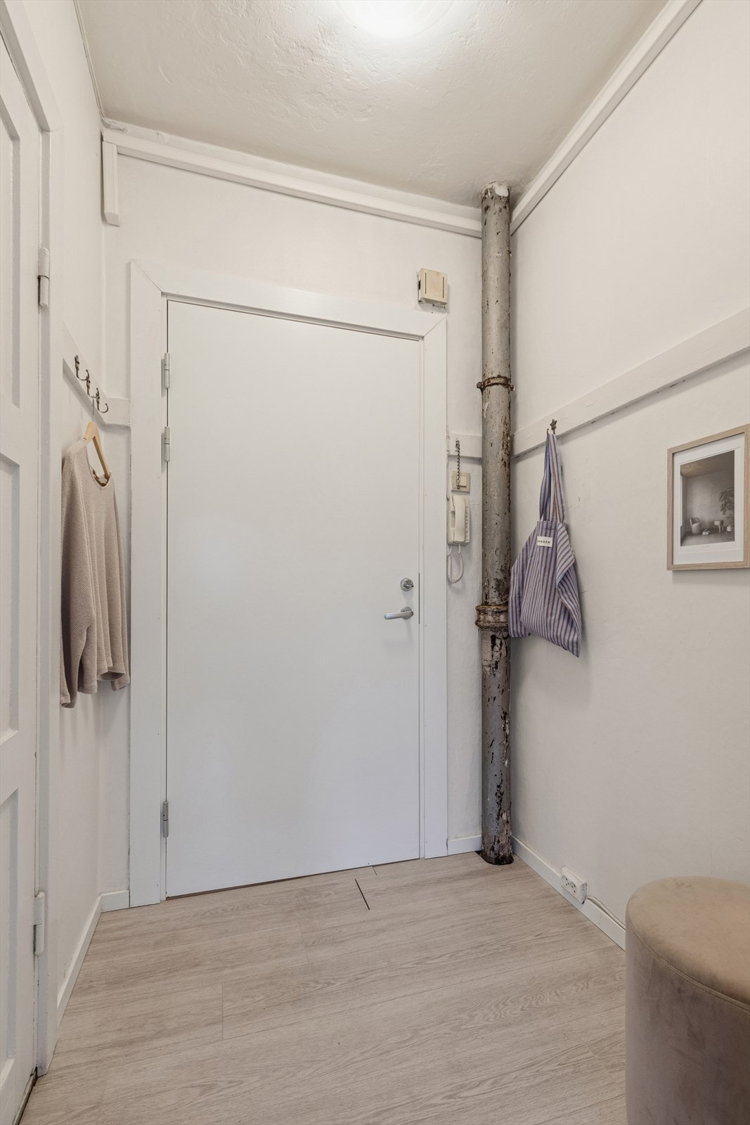 Boligen har stort potensiale, perfekt for deg som ønsker å skape din egen drømmebolig. Kom på visning for videre planlegging! Galleribilde