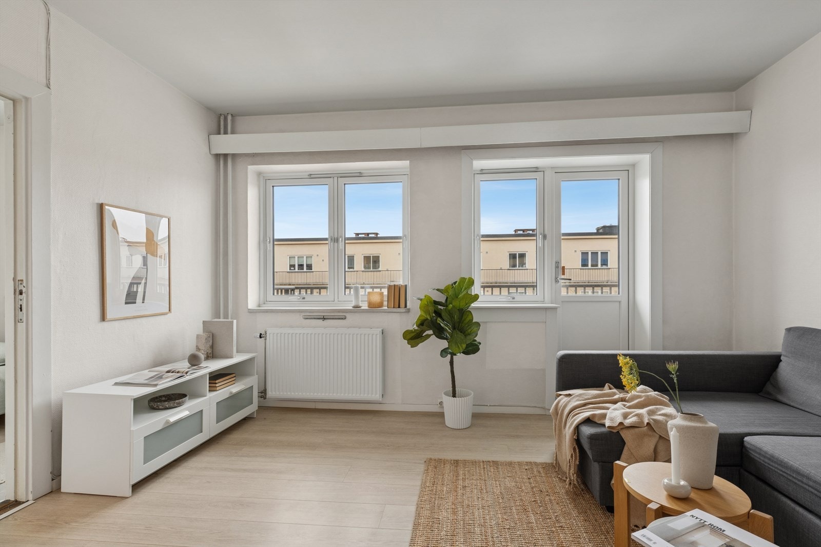 Fra stuen går du rett ut på balkongen - en herlig forlengelse av rommet. Galleribilde