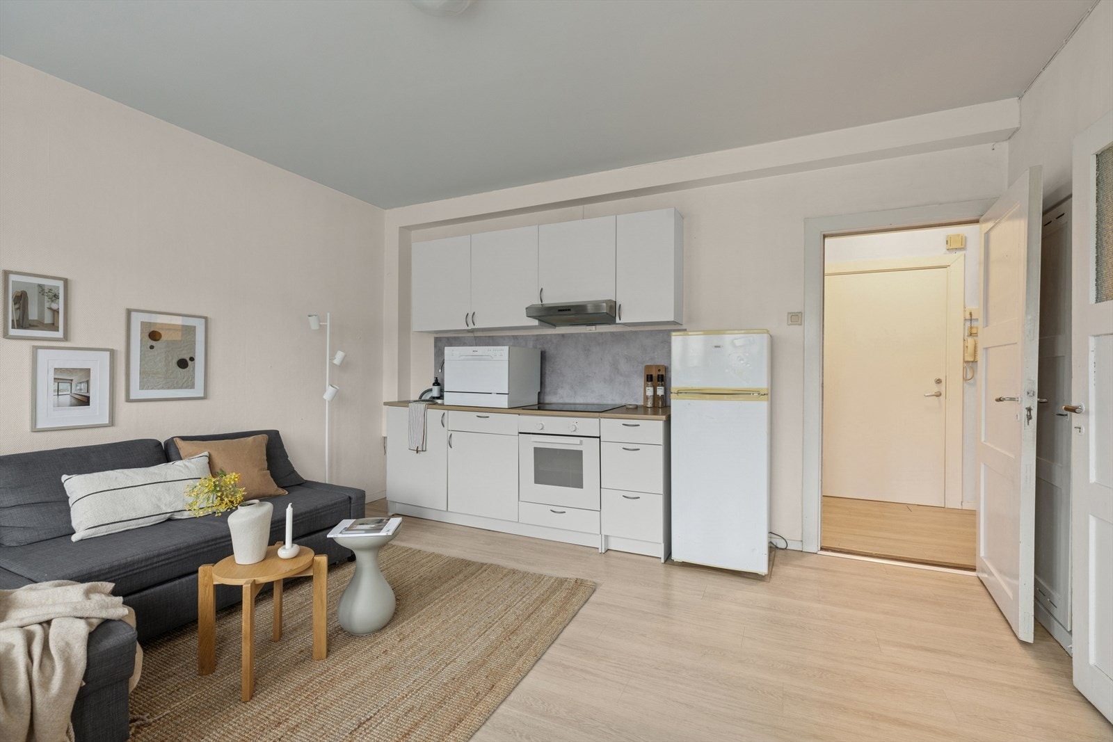 Her er det gode muligheter for å utvide kjøkkenet om man ønsker ytterligere skap og benkplass. Galleribilde