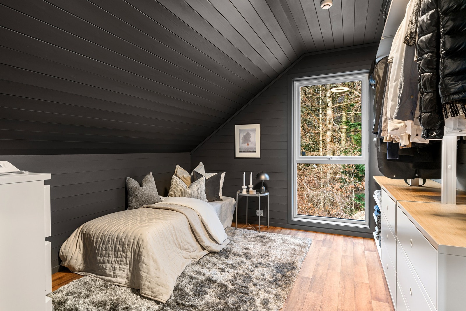 Med nøytrale overflater, er alle rommene lette å møblere og tilpasse etter egne ønsker. Galleribilde