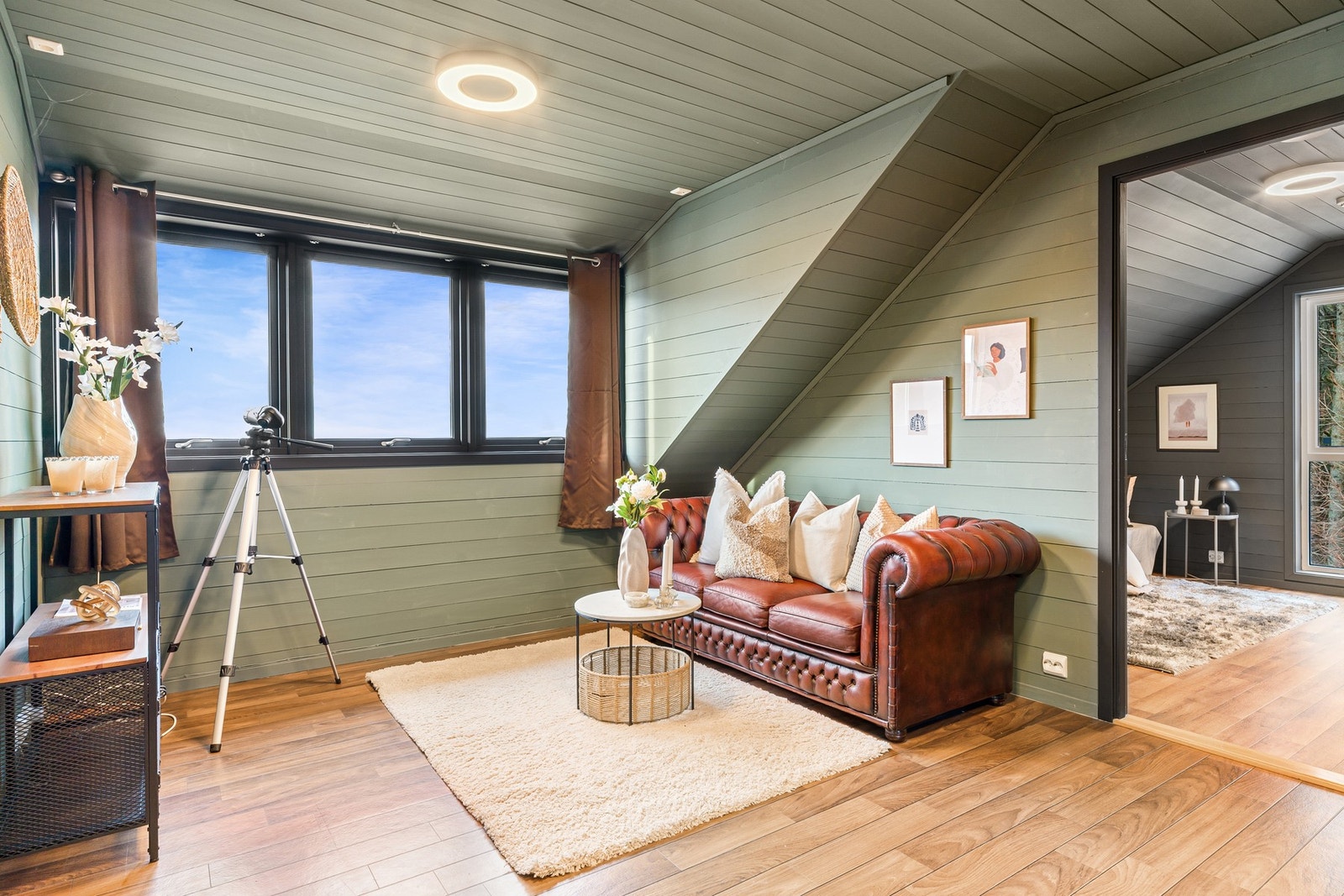 I denne etasjen har du loftstue, 3 soverom og bad. Galleribilde