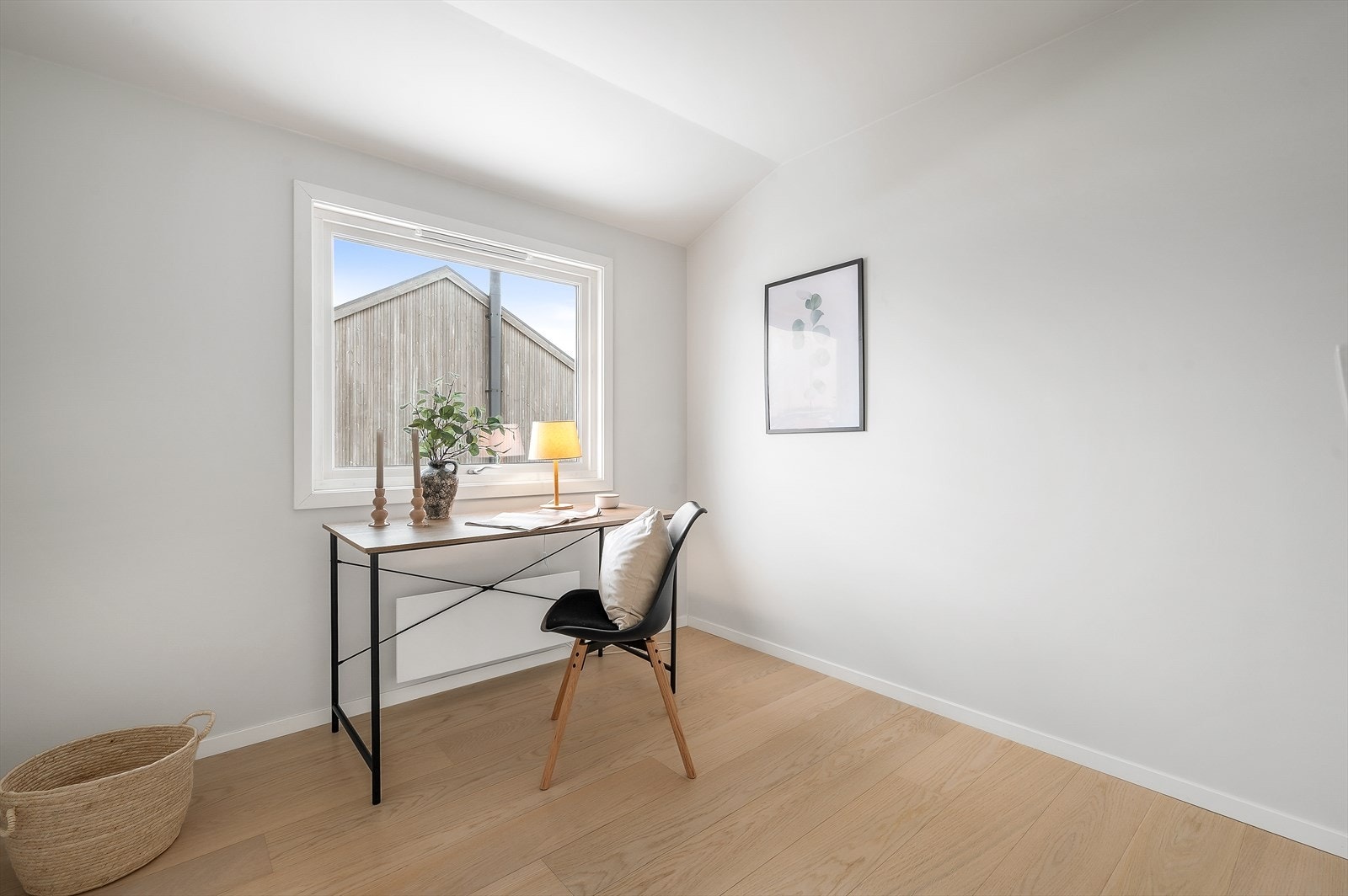 Rommet er romslig og det er plass til å innrede med seng eller benytte rommet som hobbyrom Galleribilde