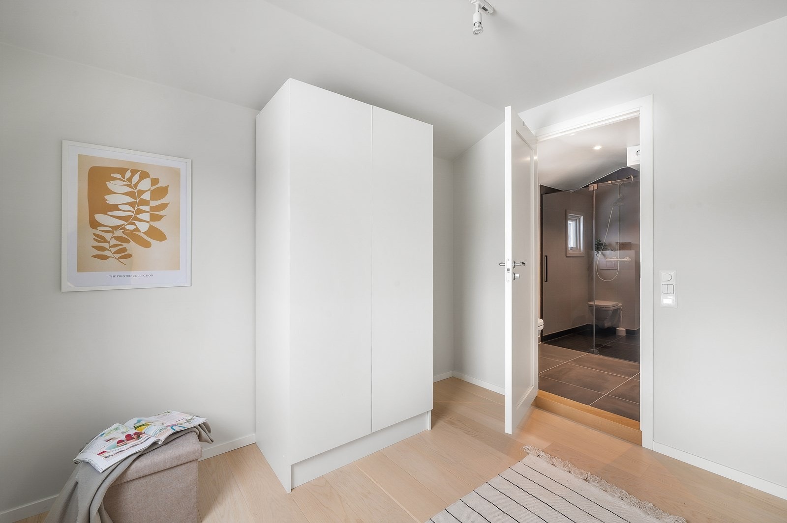 Fra soverommet har man direkte adkomst til bad Galleribilde