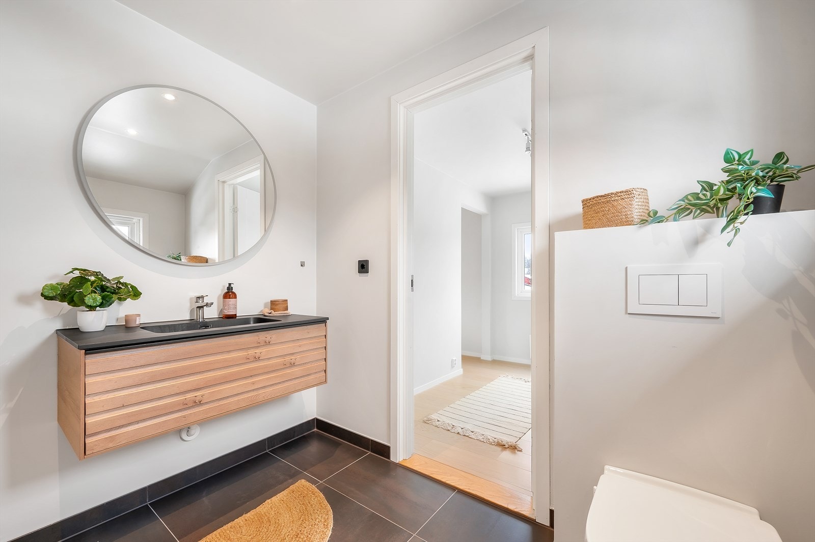 Det er montert elektriske varmekabler i gulv Galleribilde