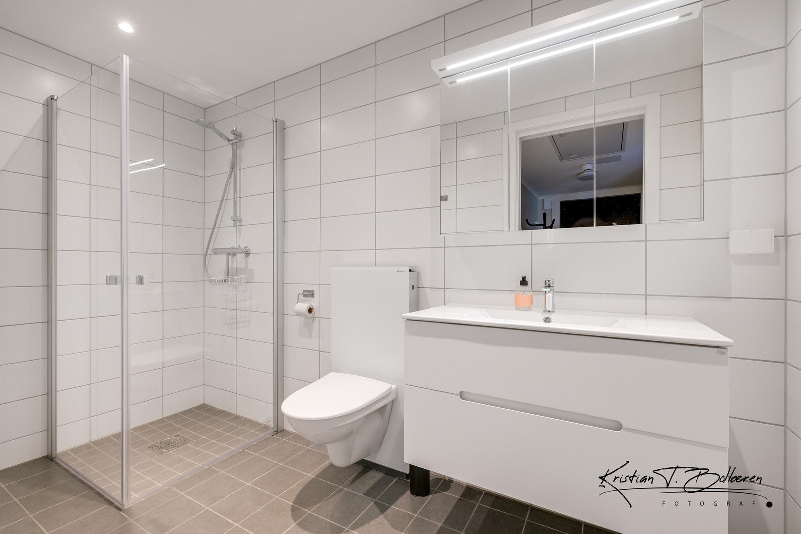 Hybelen er på ca 13 kvm med entre, bad og soverom - denne ligger i bygg A Galleribilde