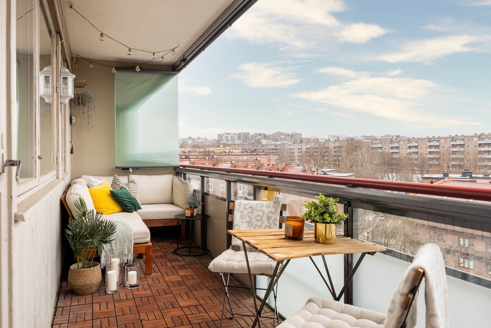 Sør-østvendt innglasset balkong på 10 kvm. Galleribilde