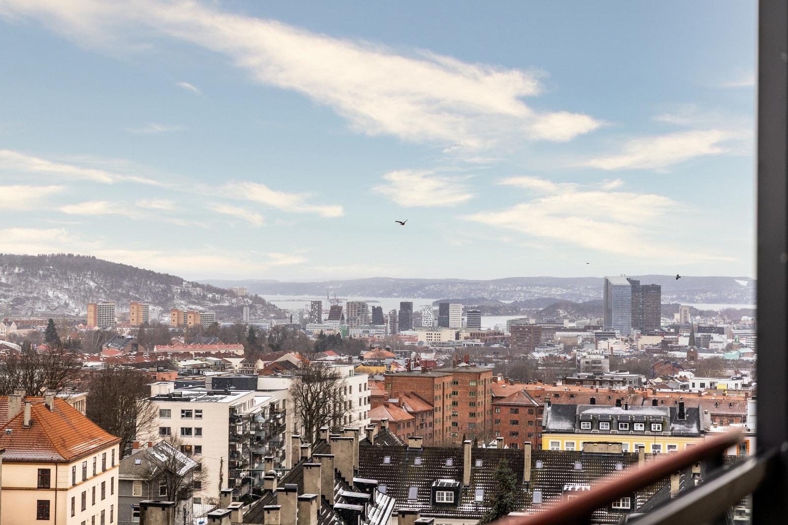 Høytliggende og tilbaketrukket beliggenhet. Galleribilde