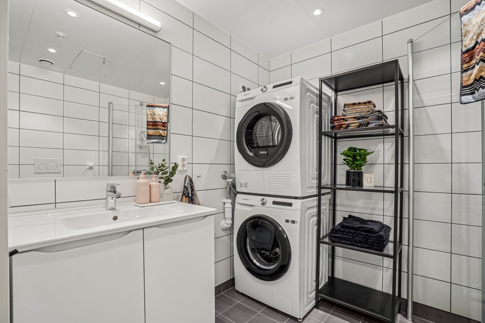 Pent flislagt baderom på 4,3m². Galleribilde