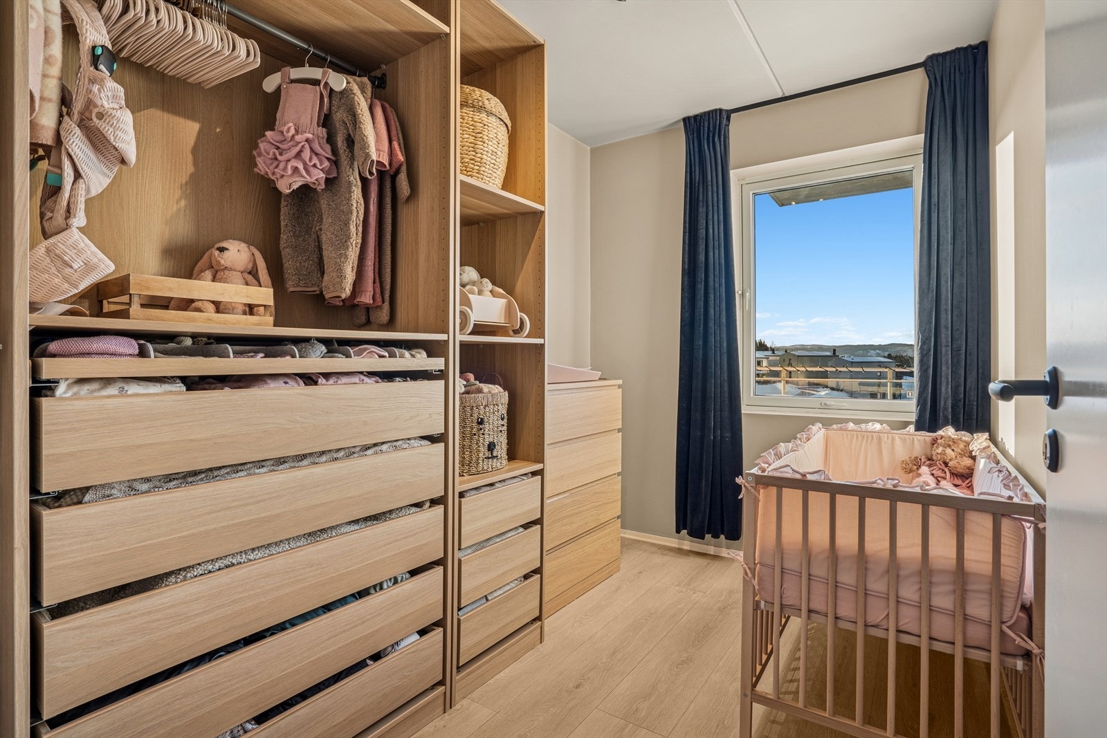 Det andre soverommet er på 6,1m² og passer fint som barnerom eller gjesterom. Galleribilde