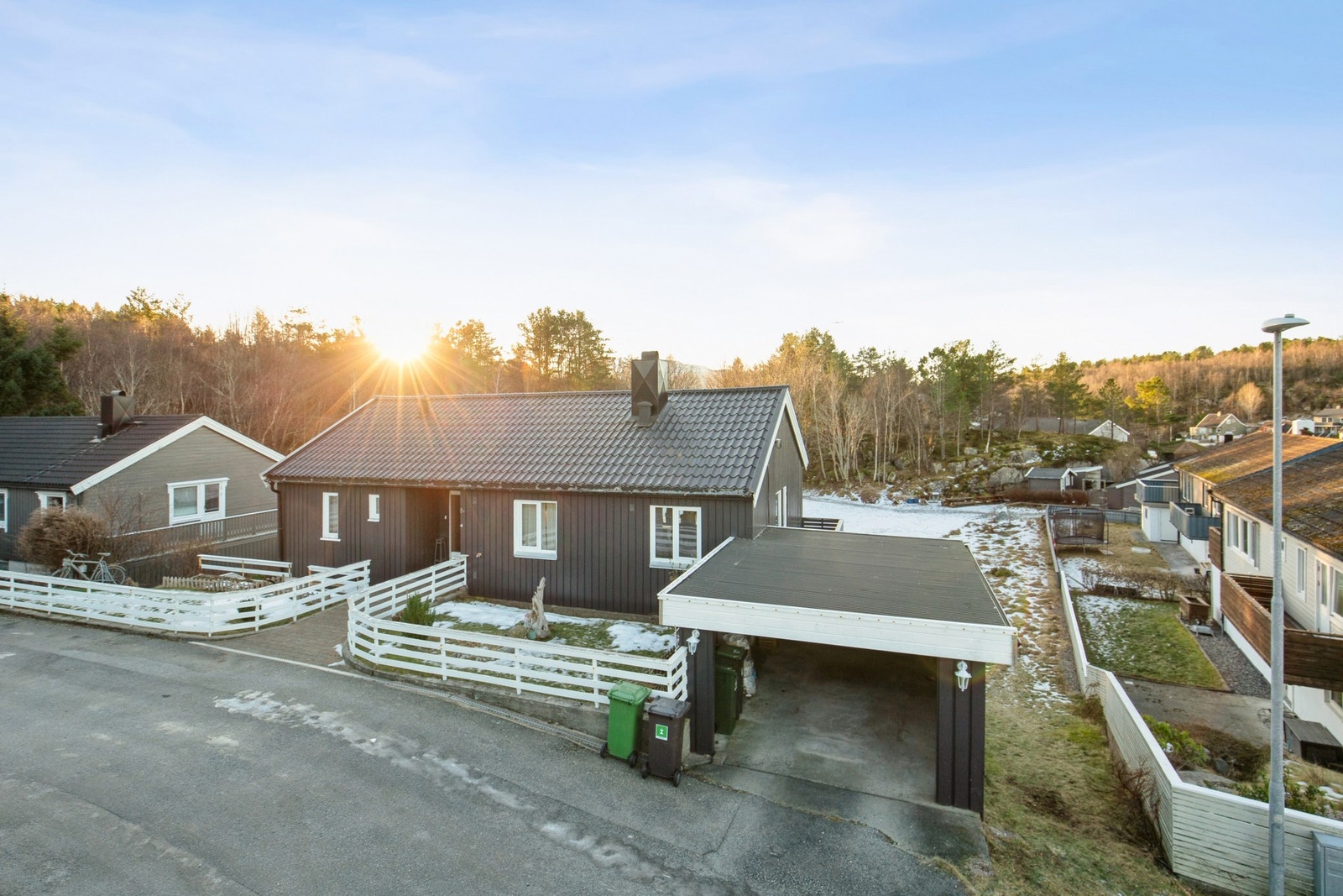 Parkering i garasje Galleribilde