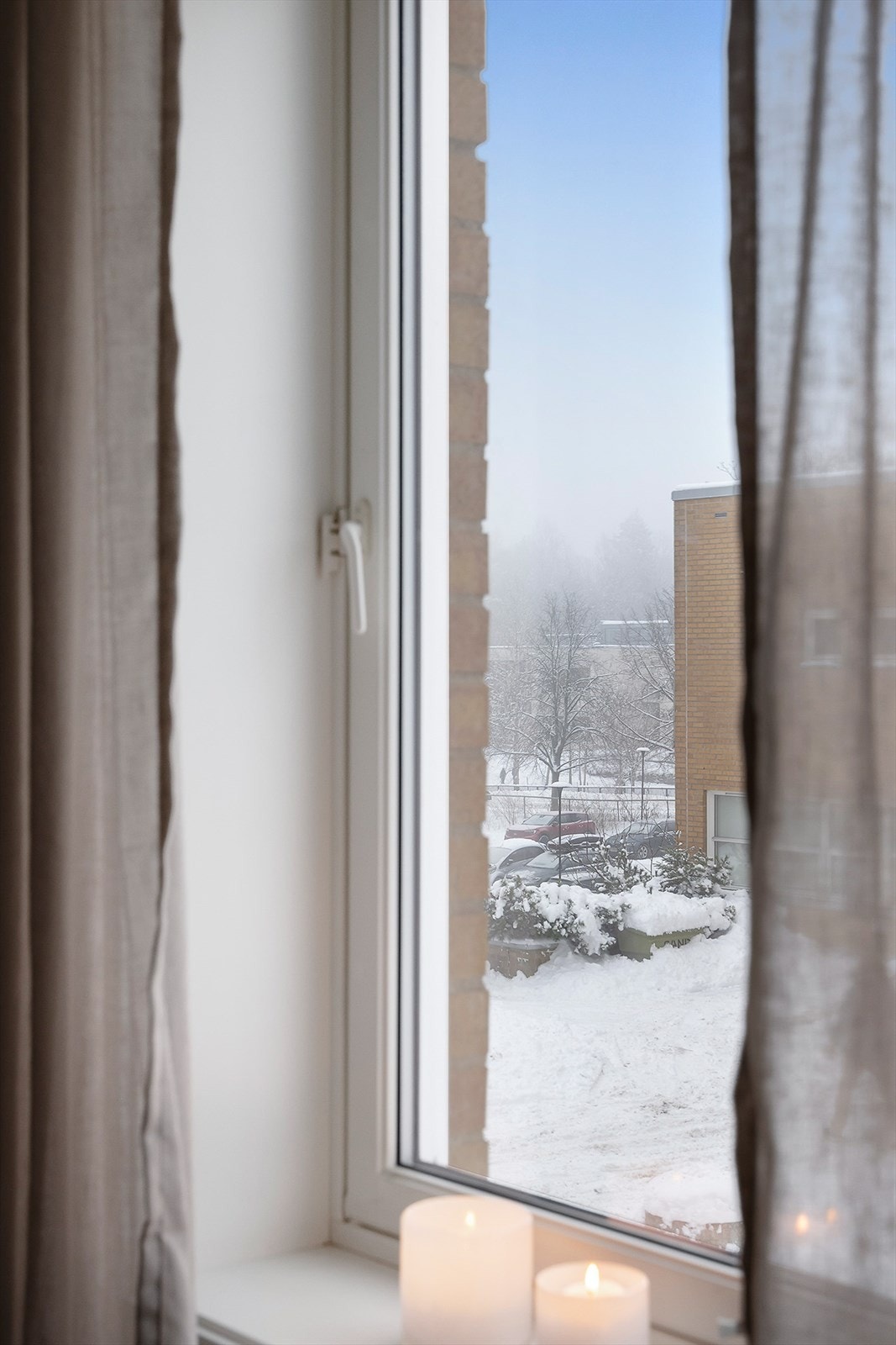 Vinduer og balkongdør ble oppgradert i regi av sameiet i 2020. Galleribilde