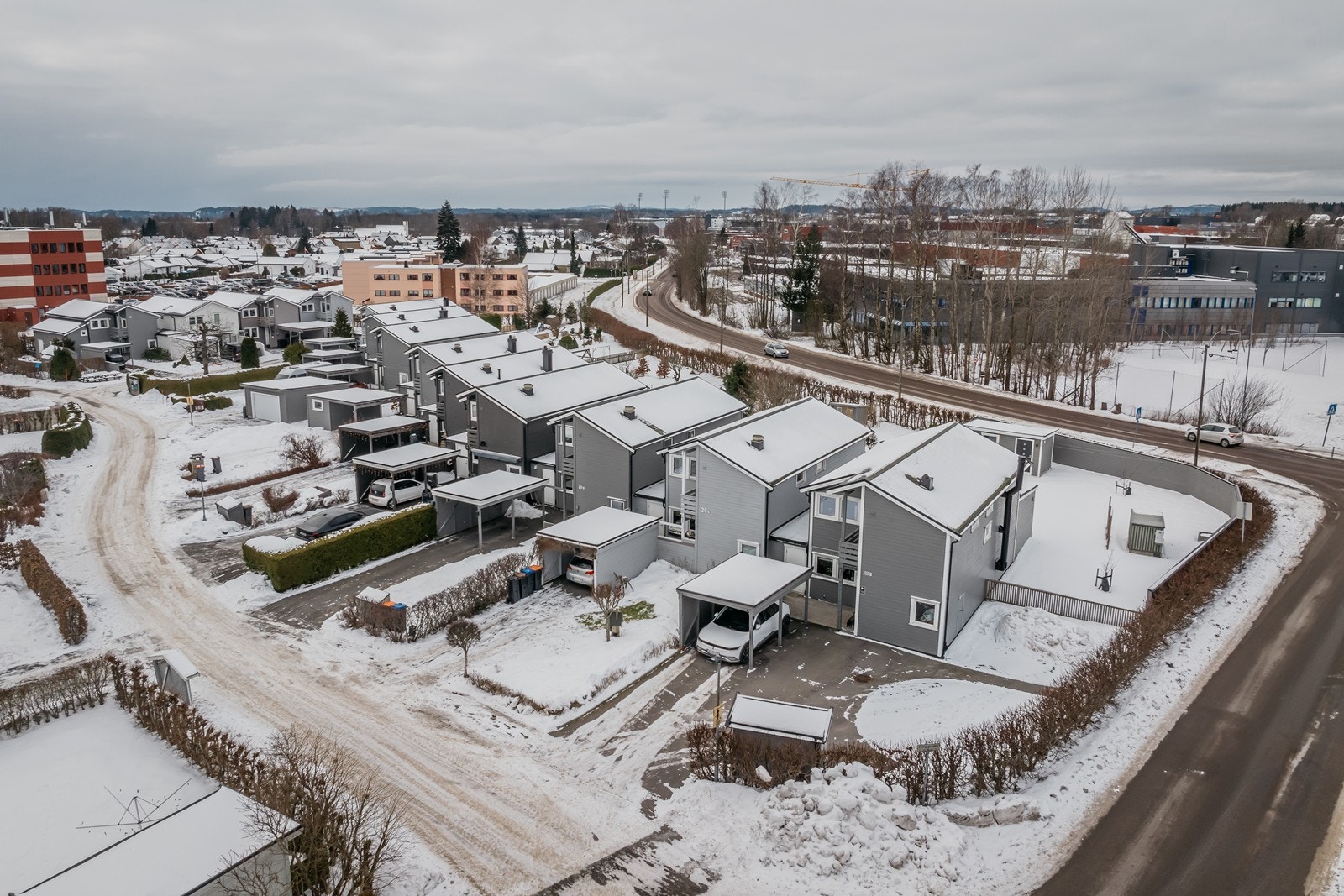 Eiendommen er nummer to i rekken fra høyre Galleribilde