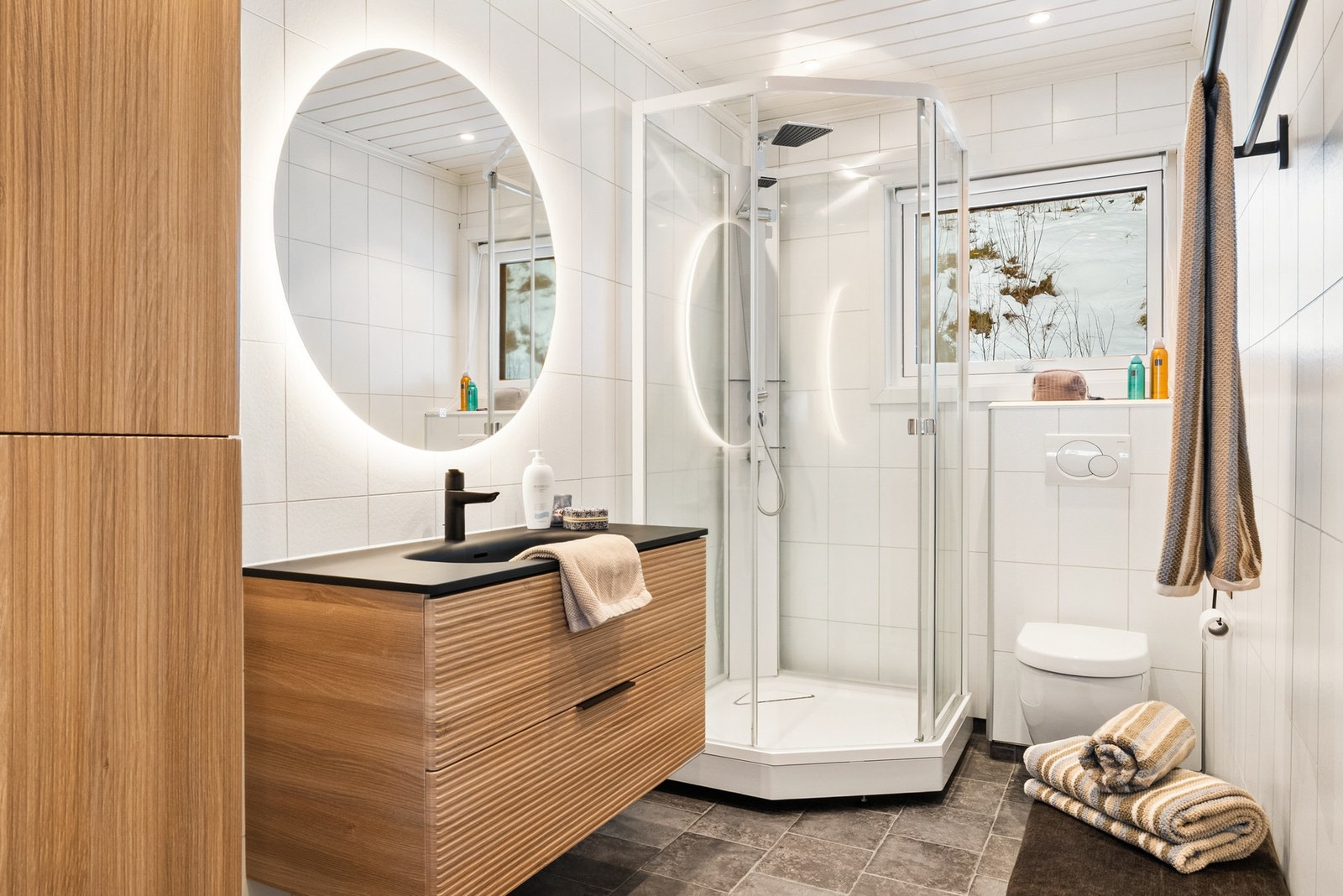 Innbydende bad som ble renovert i 2009 Galleribilde