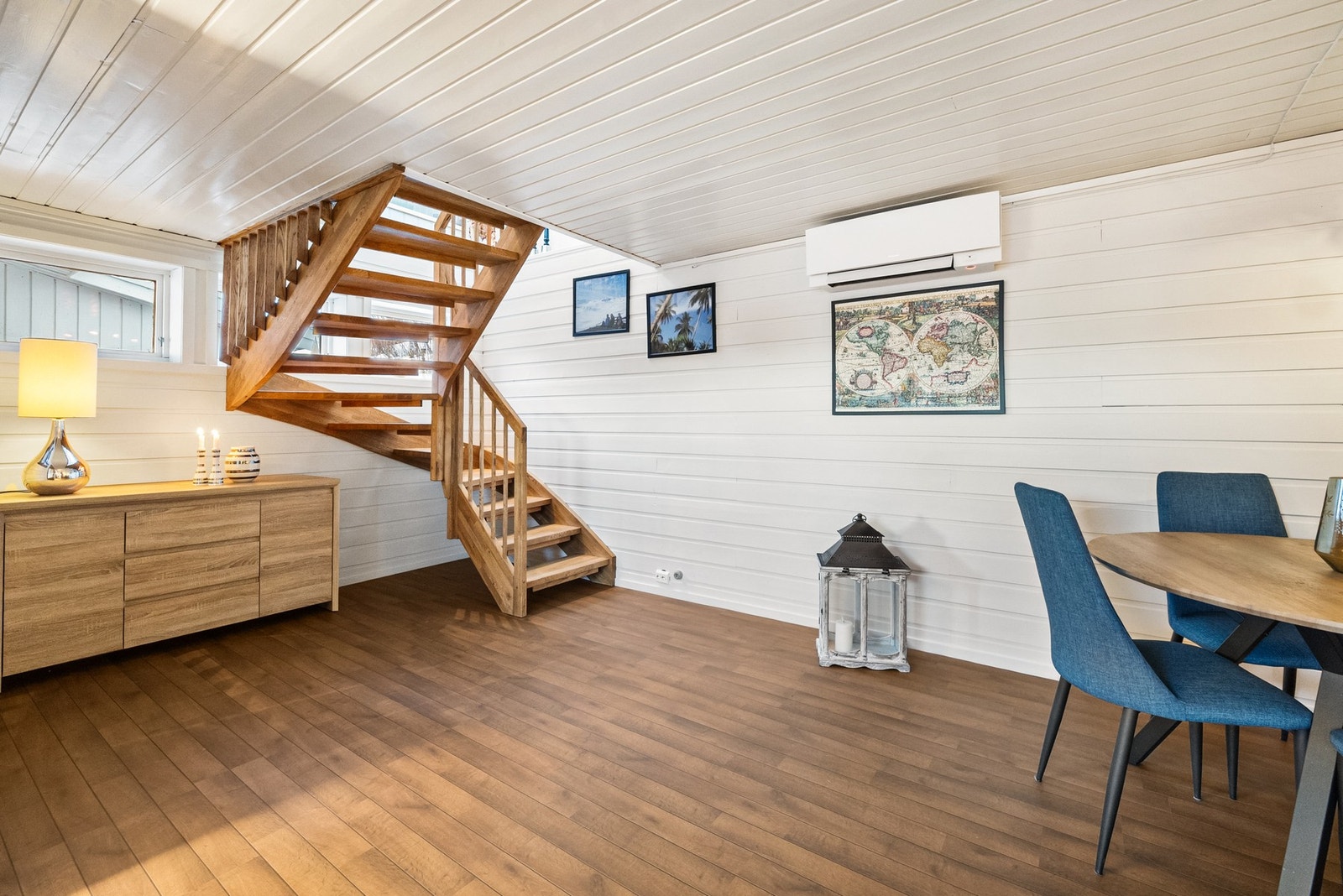 Underetasjen består av vindfang, kjellerstue, toalettrom, bad, 2 boder og kryperom Galleribilde