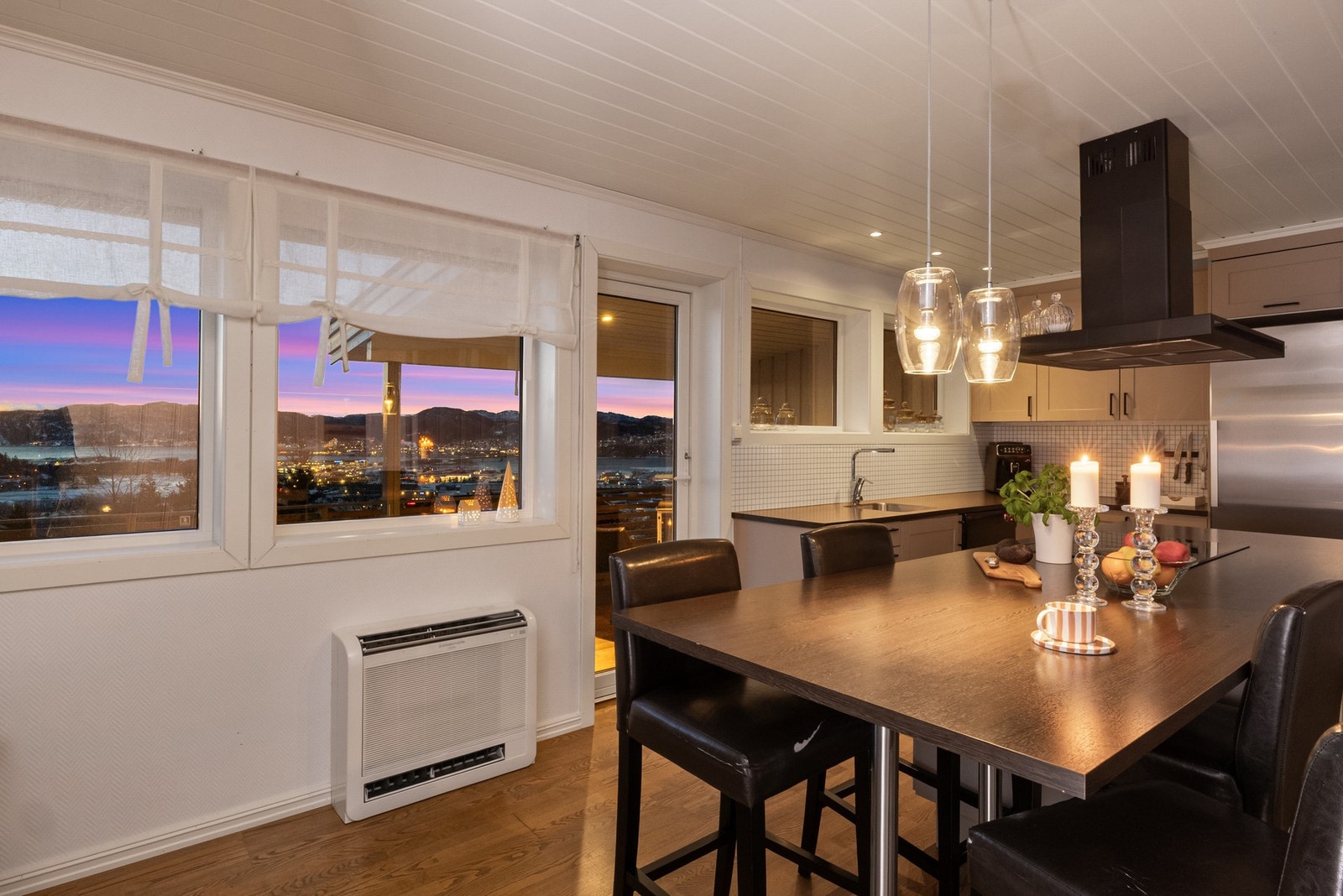 Kveldsstemning på kjøkkenet Galleribilde