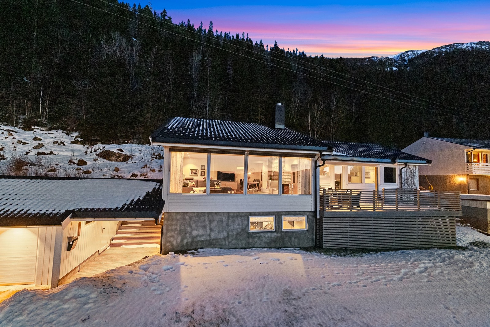 Enebolig med særdeles flott beliggenhet øverst i boligfeltet på Lauvhammeren Galleribilde