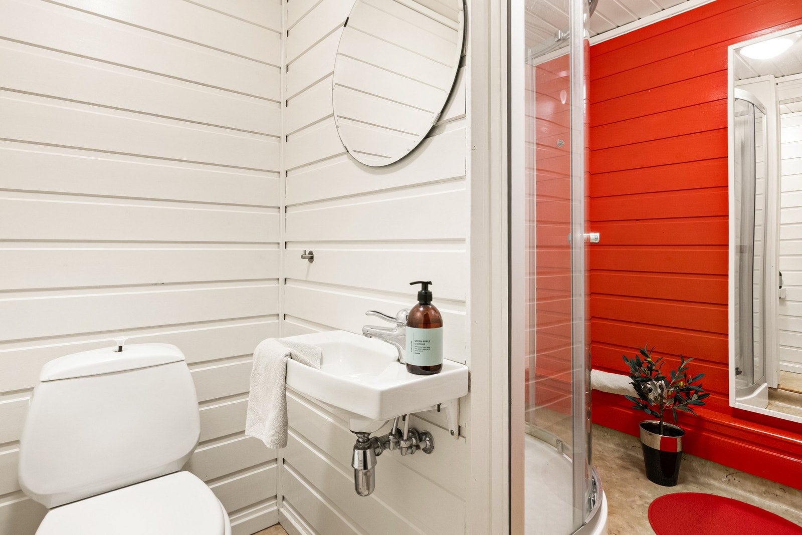 WC/bad beliggende i underetasjen Galleribilde