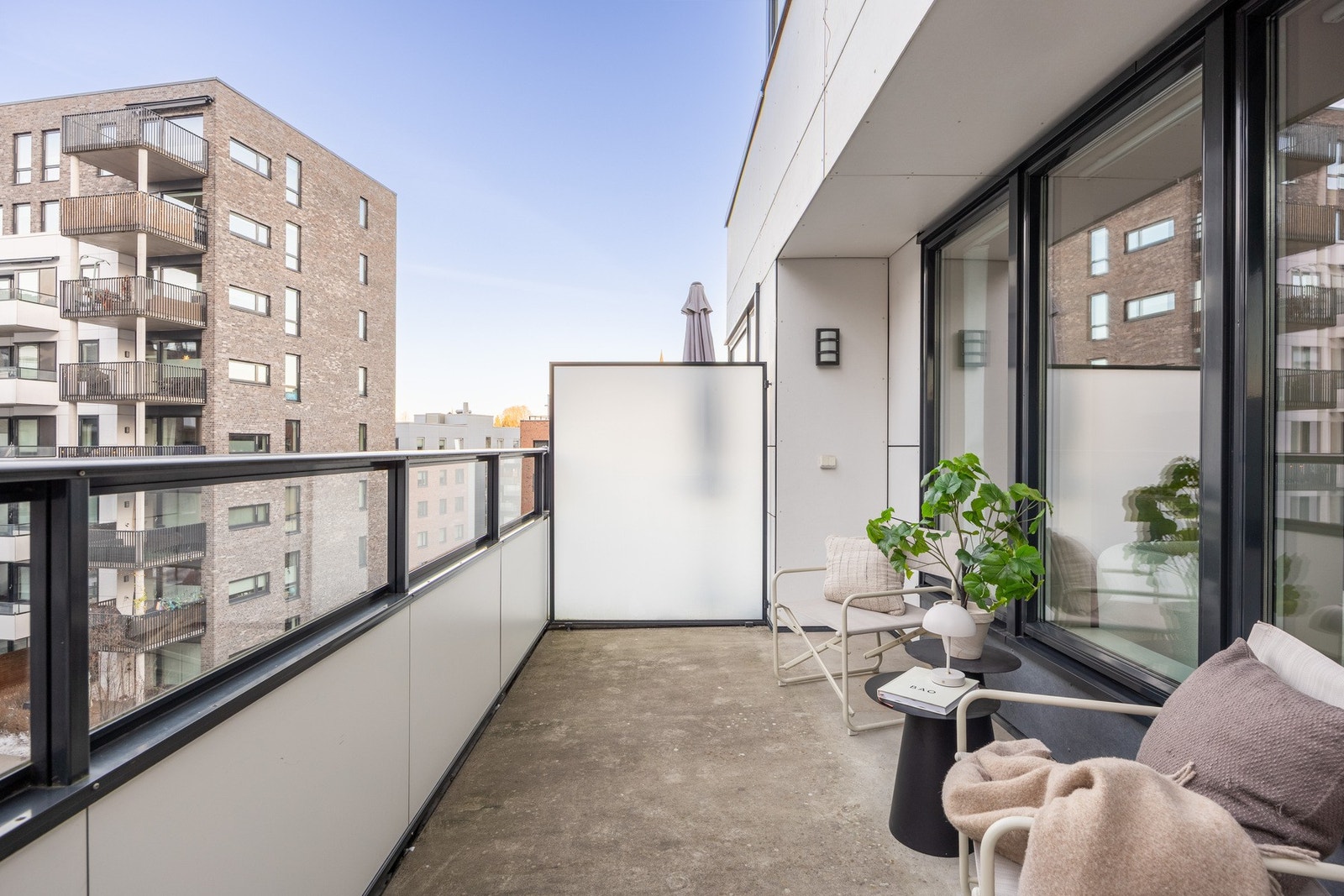 Leiligheten har en stor balkong på hele 11 kvm. Galleribilde