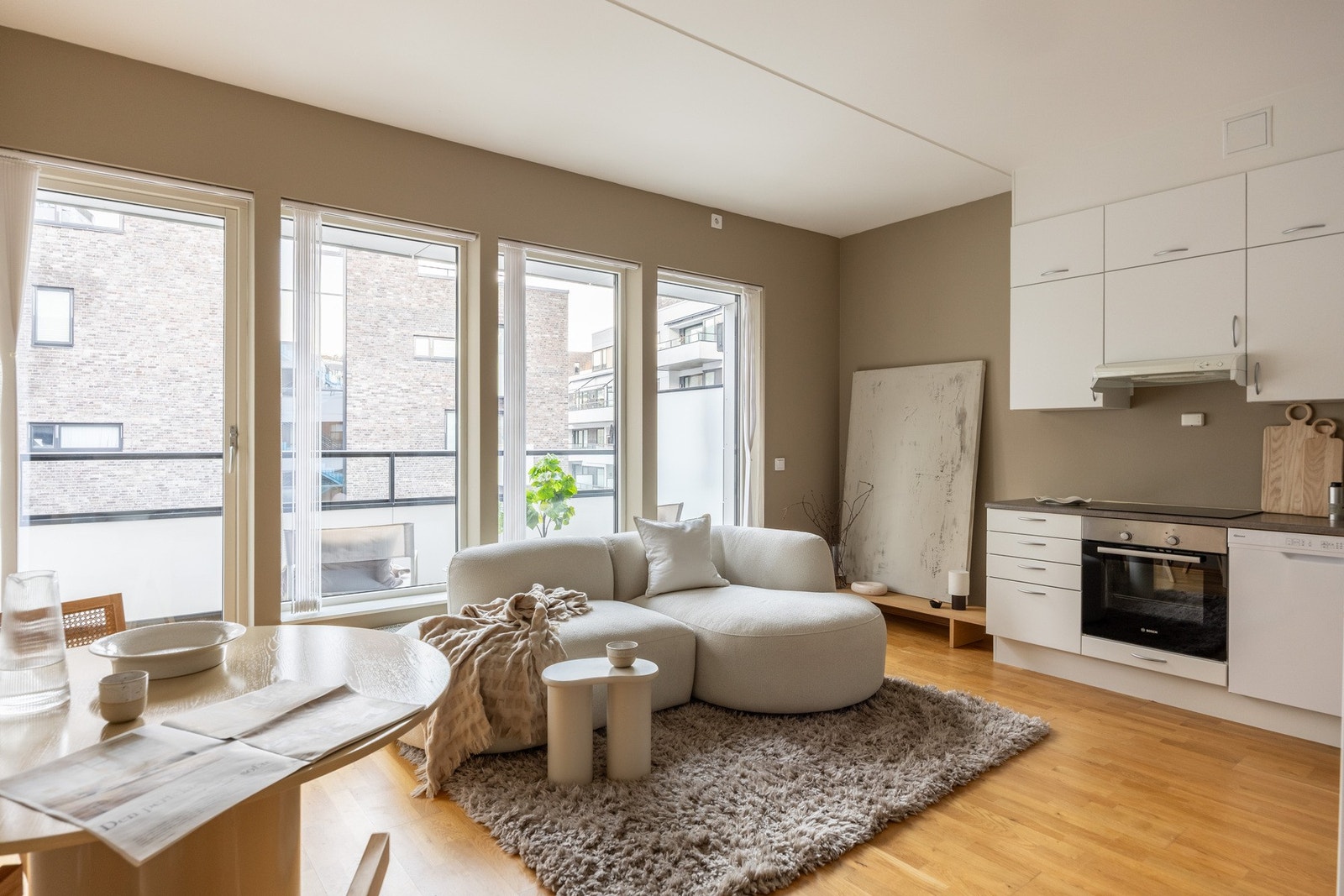 På gulvet er det lagt parkett. Galleribilde