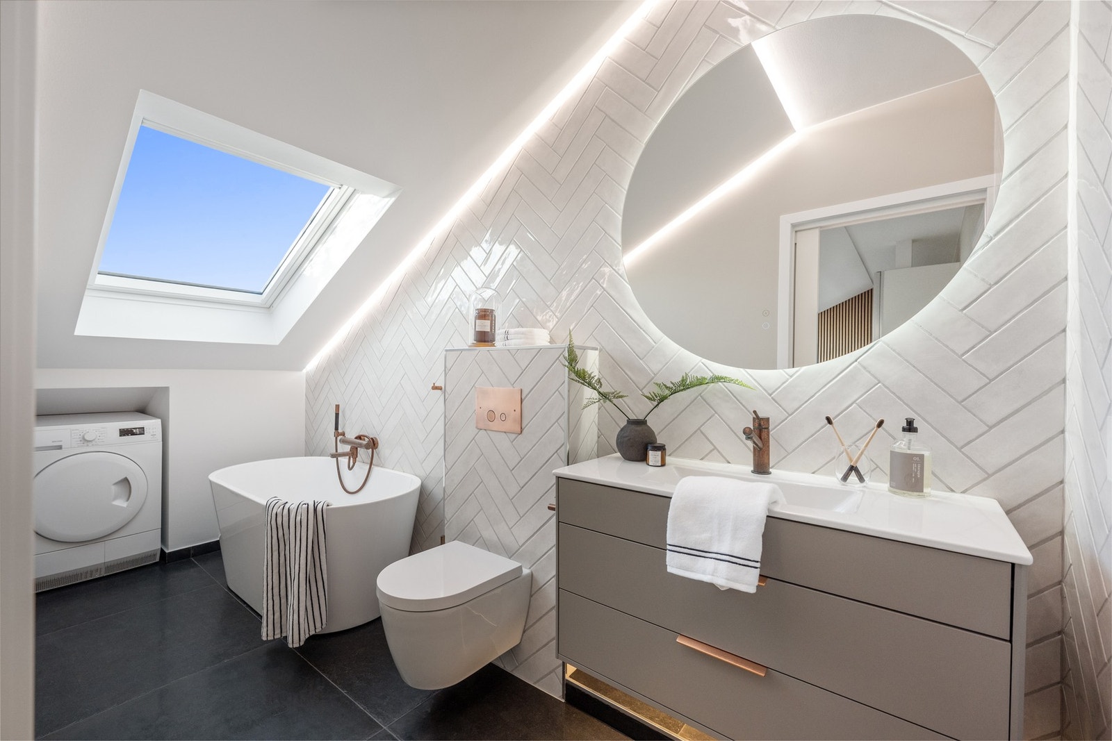 Bad fra 2022 i loftsetasjen (4. etg) Galleribilde