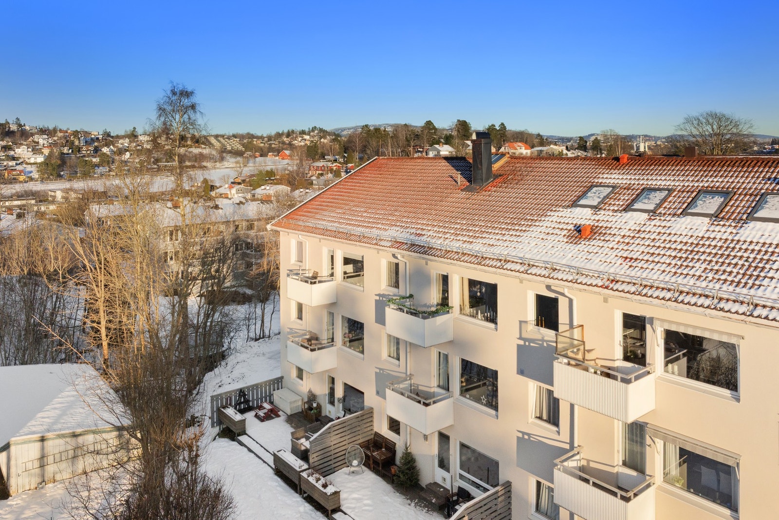 Leiligheten ligger i 3. etg + utbygget loft i et hyggelig sameie på Haslum Galleribilde