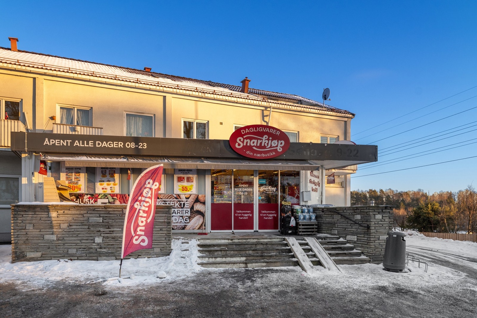 Få minutters gange til Snarkjøp Løkeberg. Ellers kort vei til flere større matbutikker Galleribilde