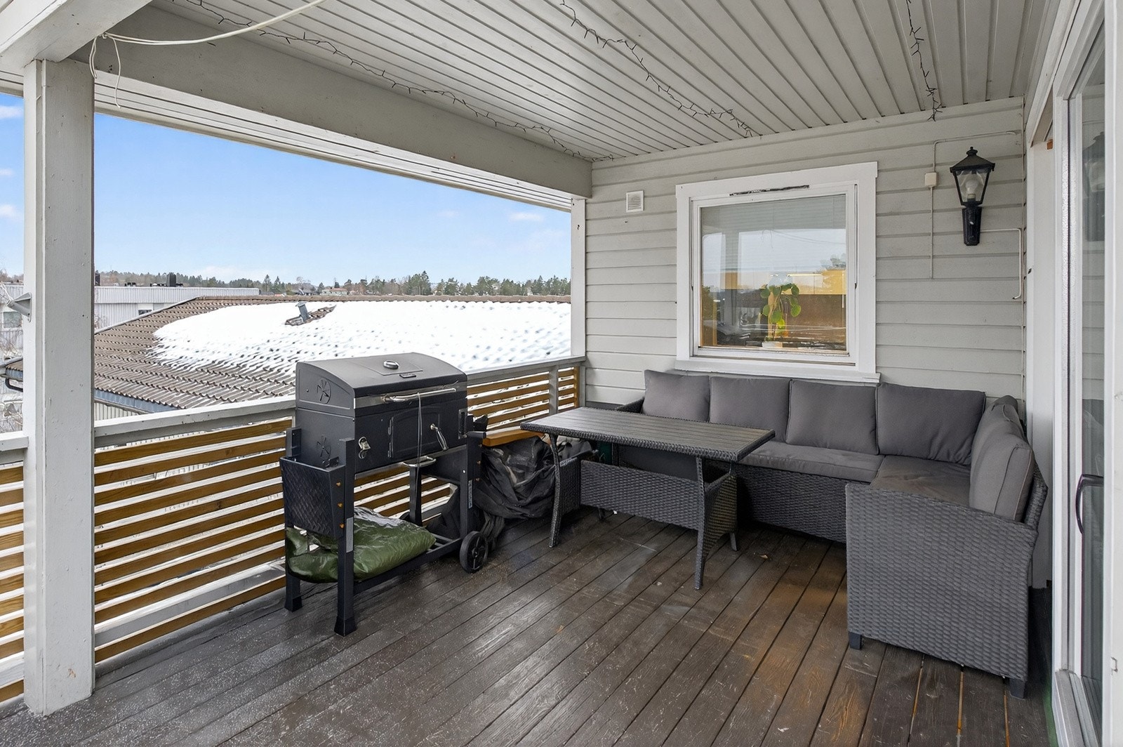 Terrassen er på hele 20 kvm og er meget solrik med deilig ettermiddag- og kveldssol. Galleribilde