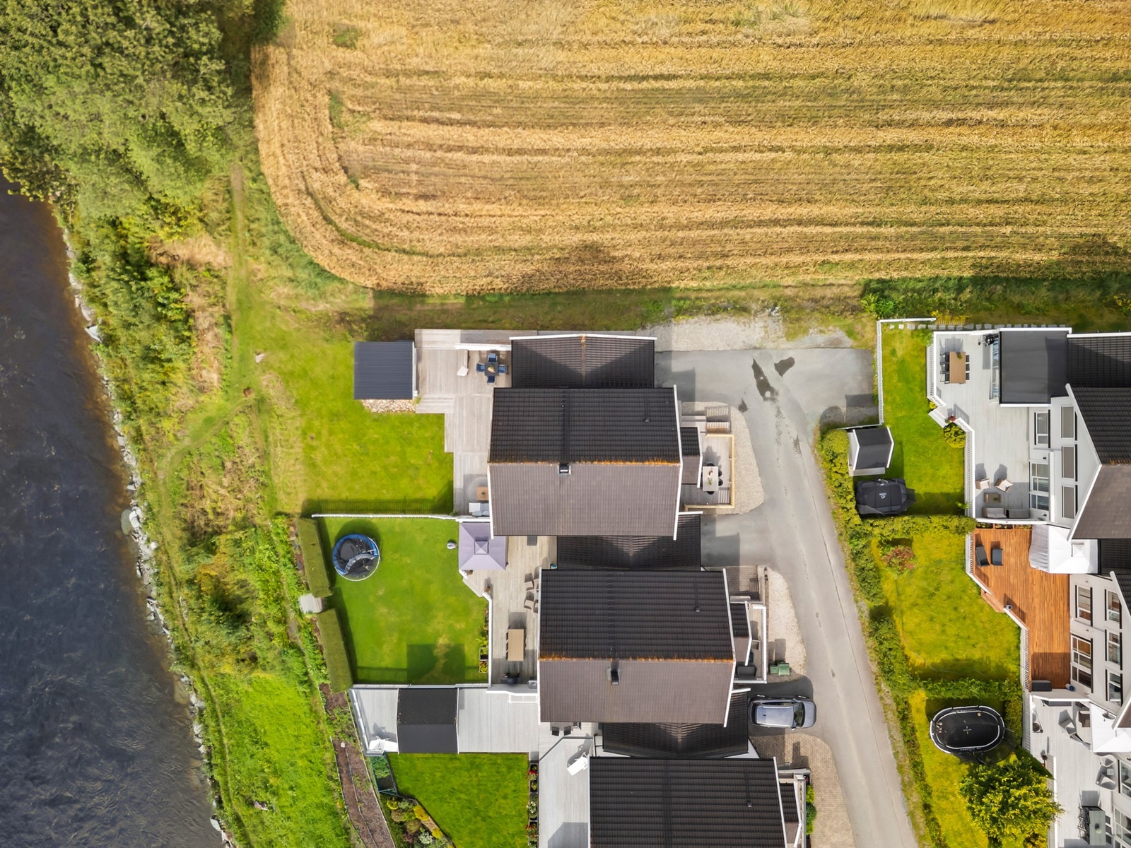 Tomten er på 443 kvm. Galleribilde