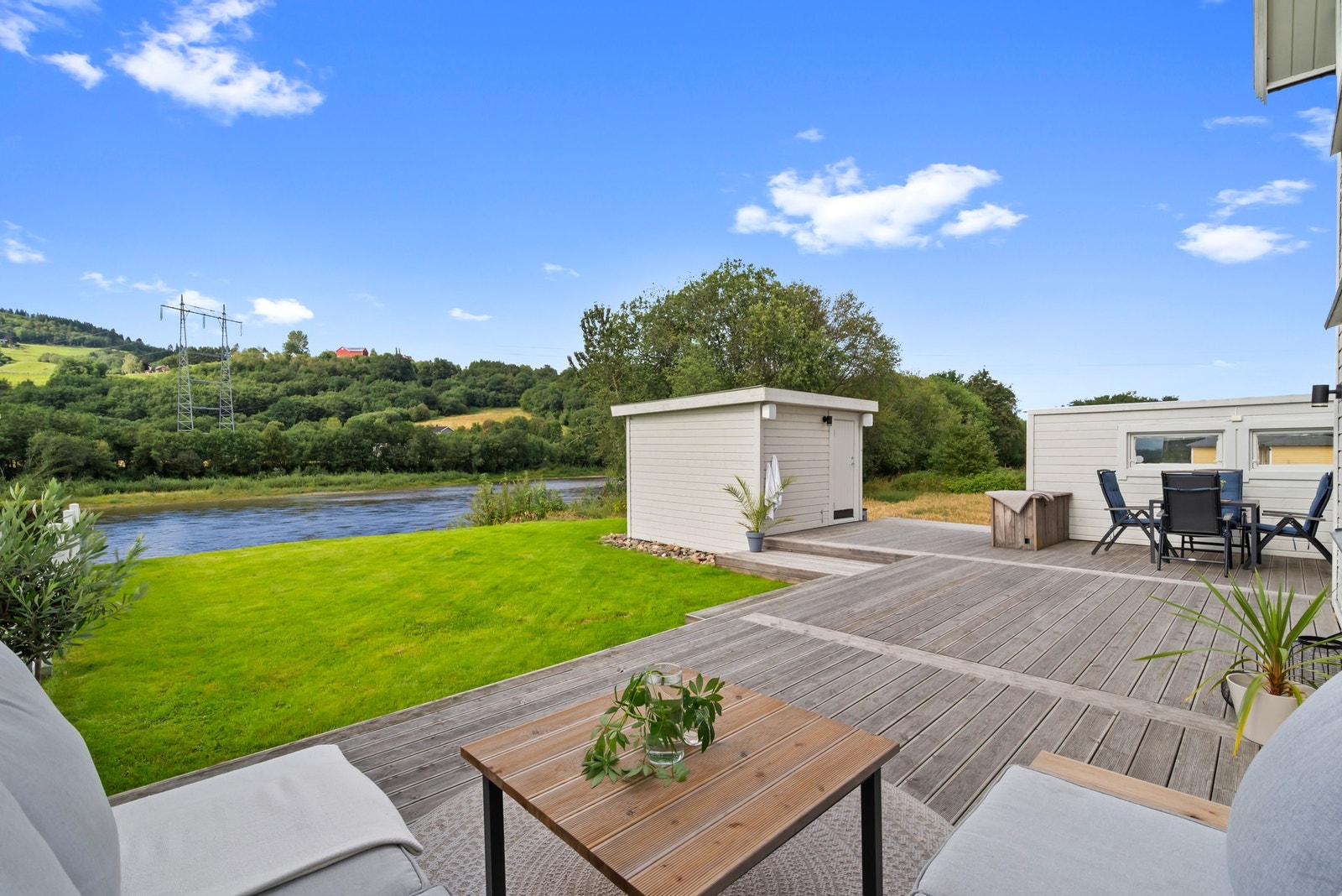 På terrassen er to separate boder på 4 kvm hver, totalt 8 kvm bod fra 2021. Galleribilde