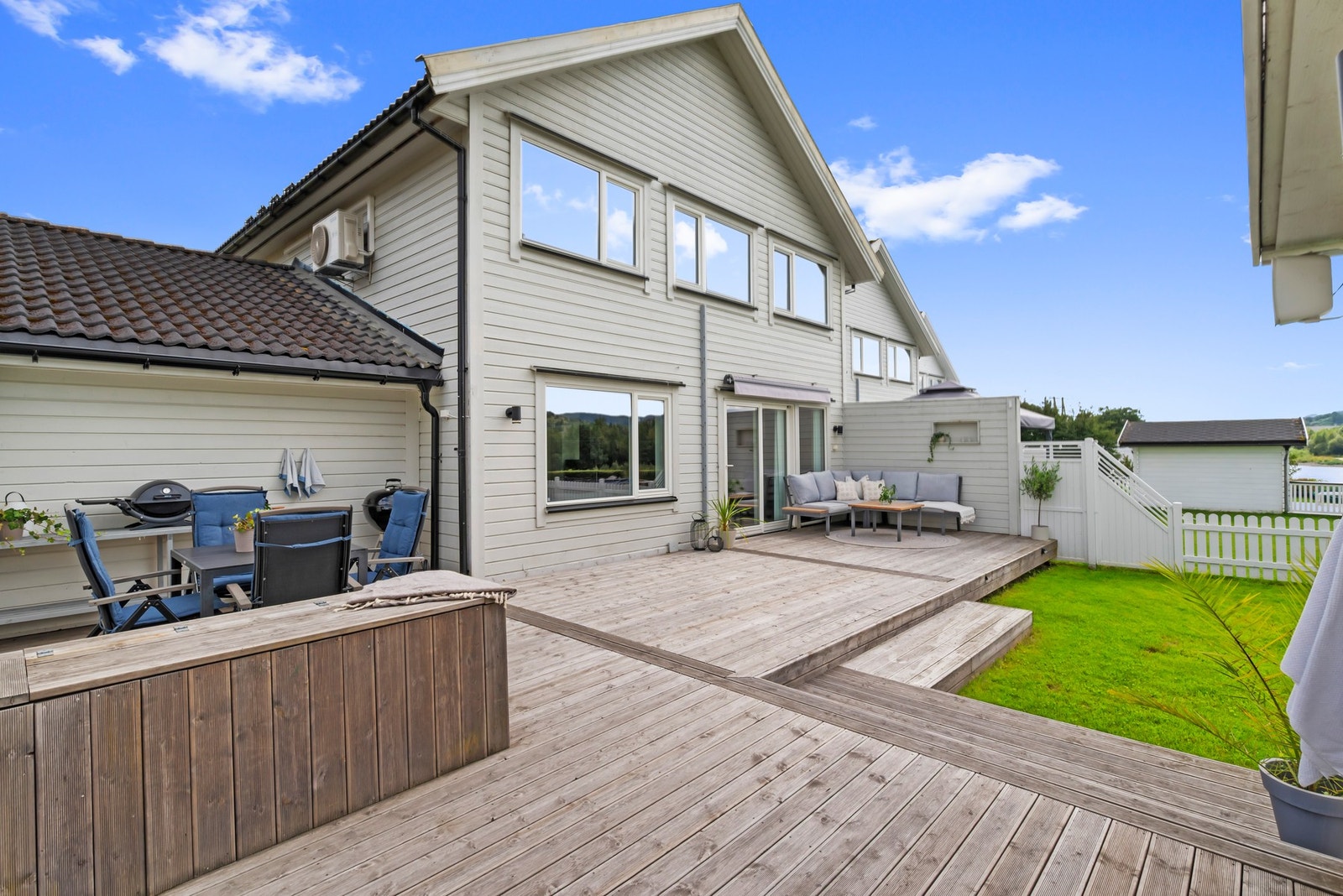 Nyere skillevegg og markterrasse. Galleribilde