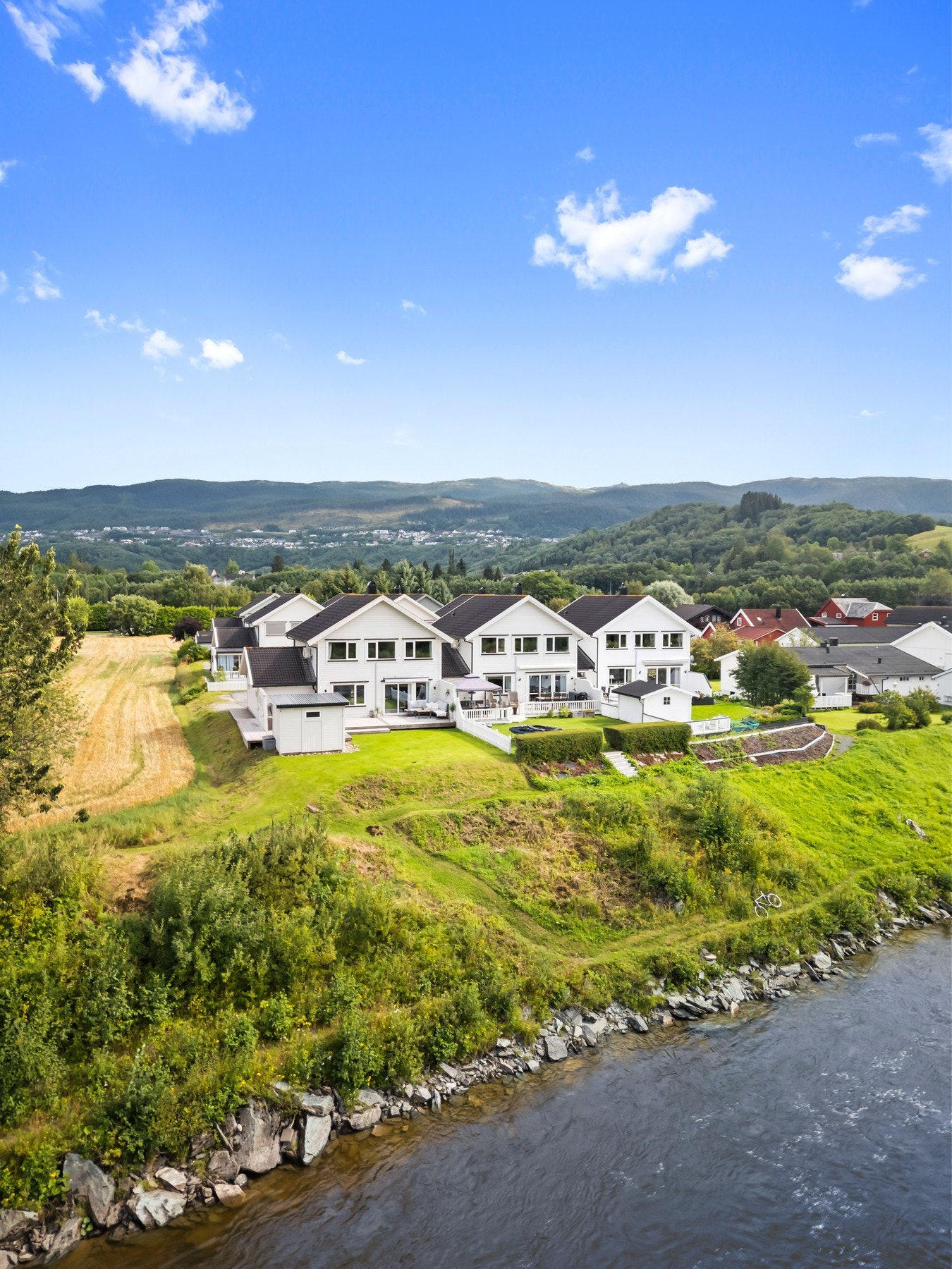 Boligen er oppført i 2011 og er vesentlig oppgradert i senere tid. Galleribilde