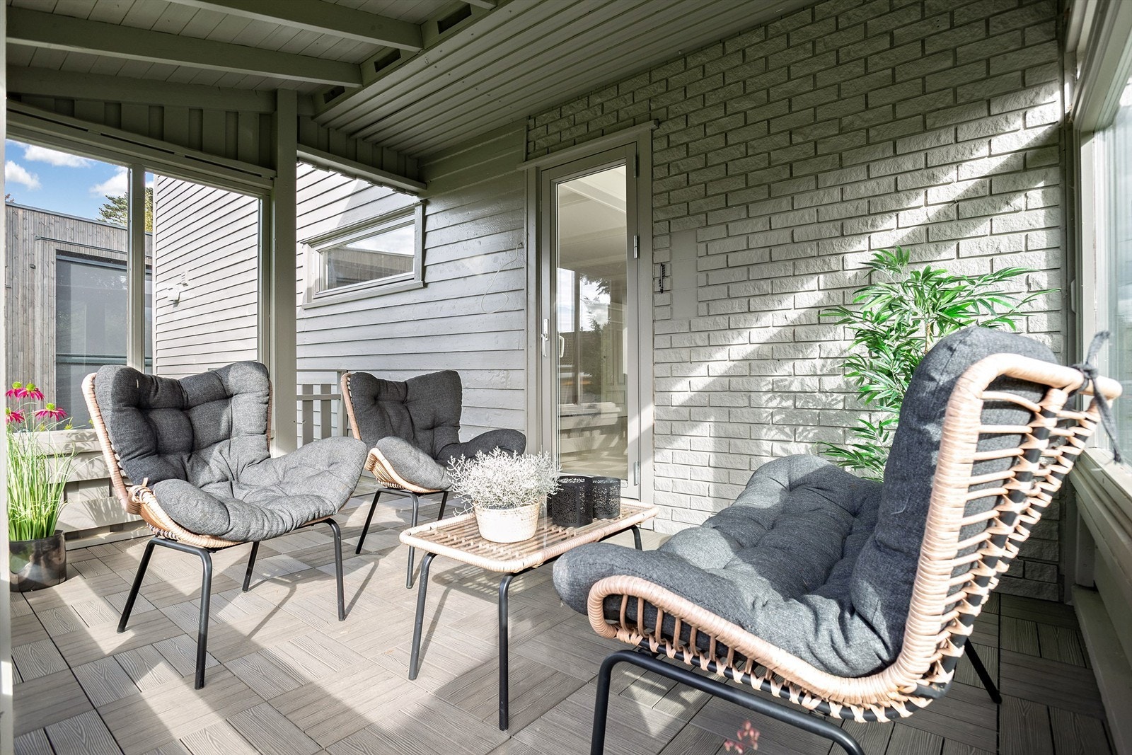 Hyggelig overbygget terrasse på ca. 10 kvm. Galleribilde