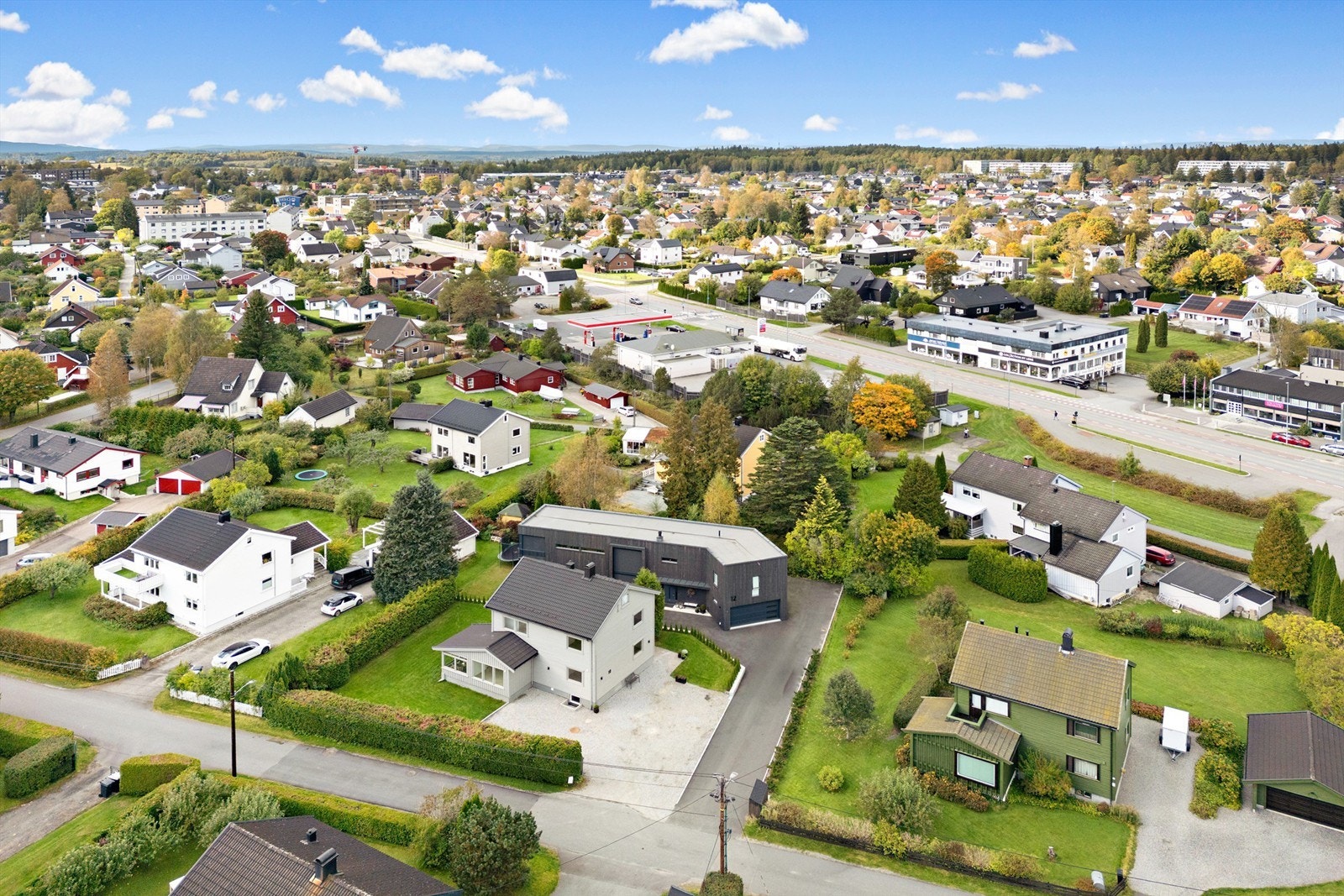 Nærmeste bussholdeplass er ca. 200 meter fra boligen. Galleribilde